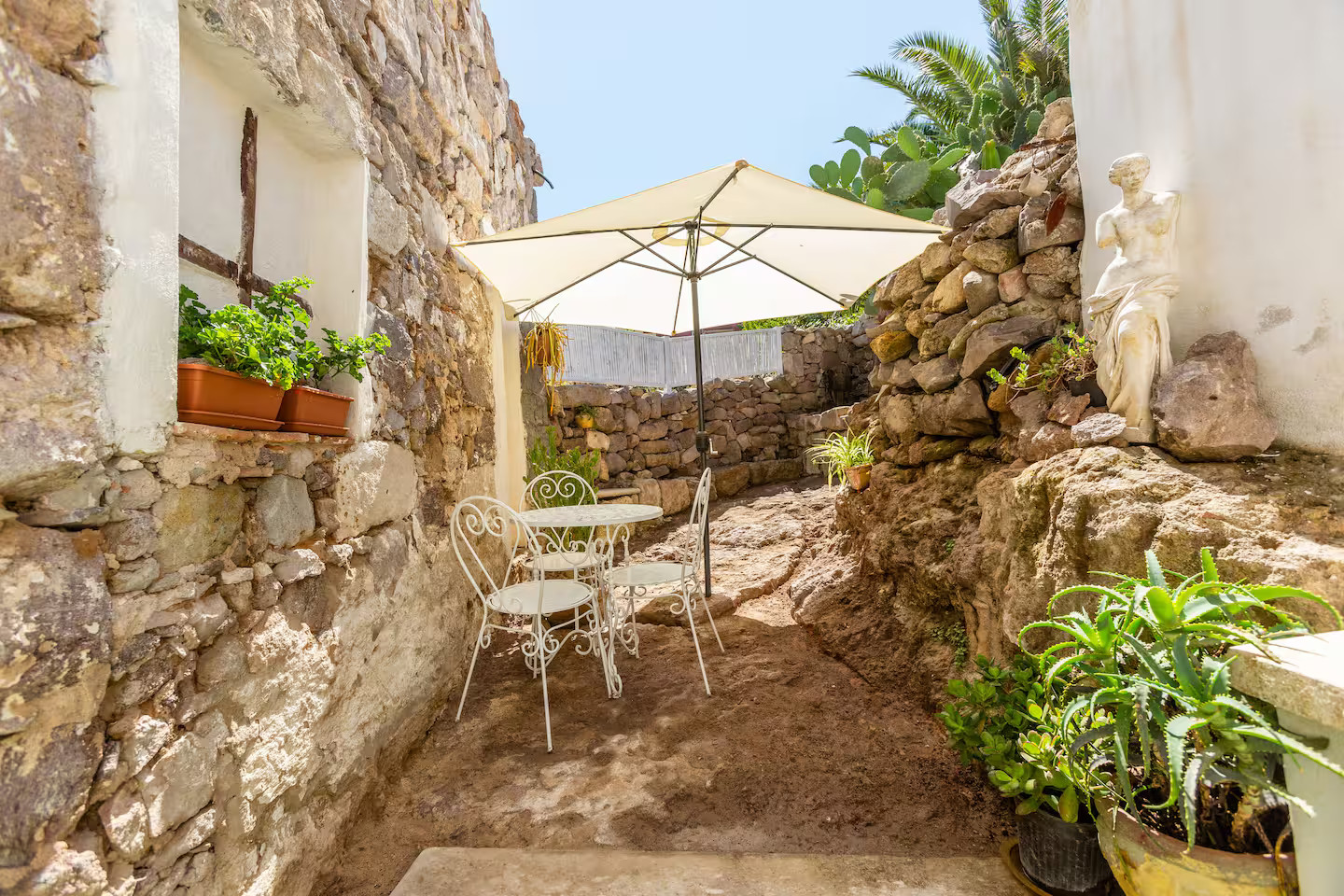 petit jardin de ville murs de pierres petit jardin de ville murs de pierres
