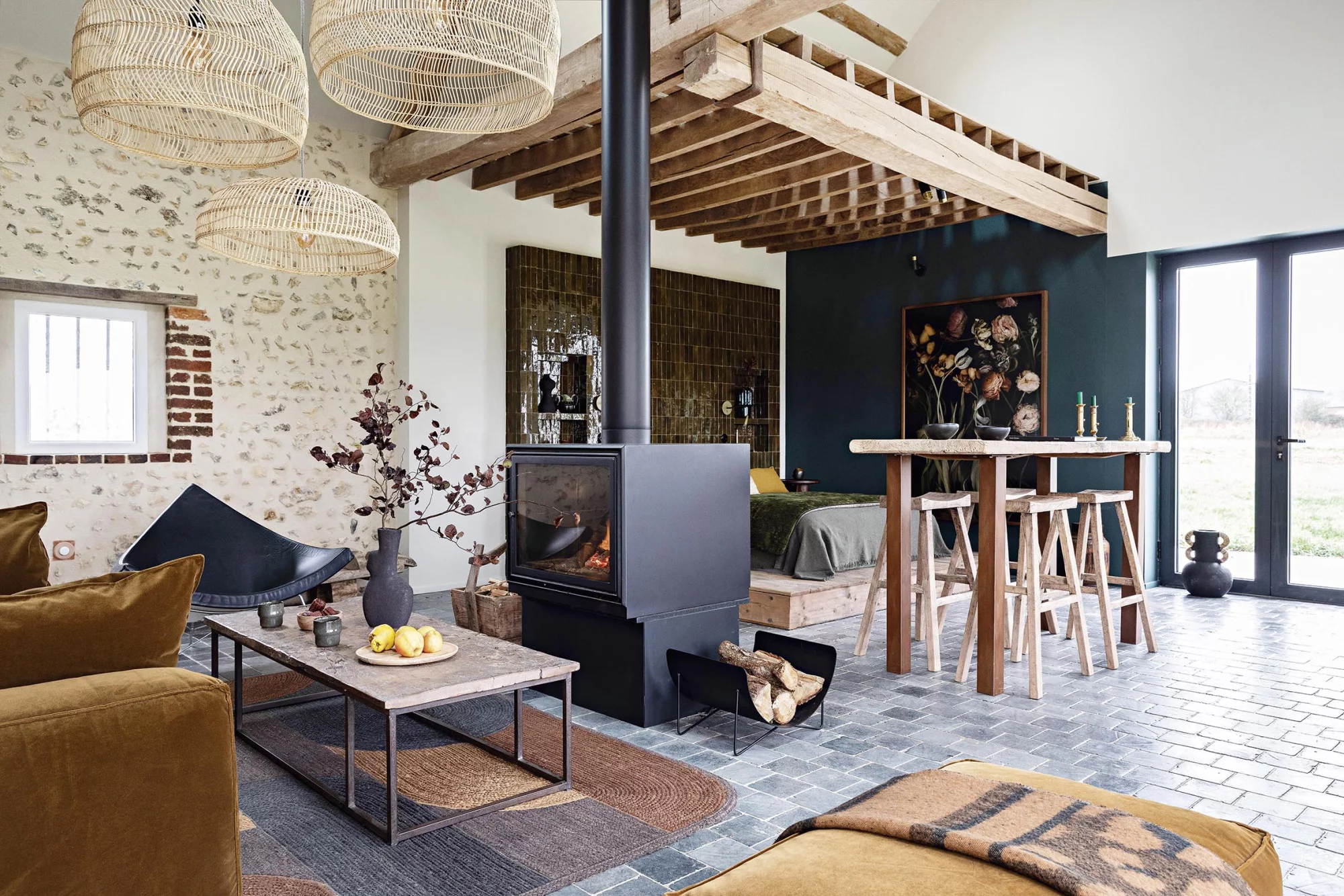 salon murs de pierres et chambre décoration contemporaine