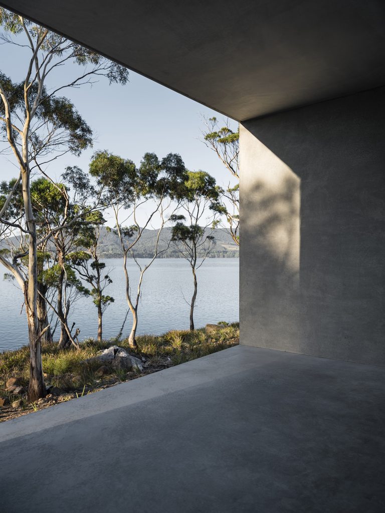 terrasse vue mer maison Vipp Tasmanie architecture brutaliste Vipp Tunnel terrasse vue mer maison Vipp Tasmanie architecture brutaliste Vipp Tunnel