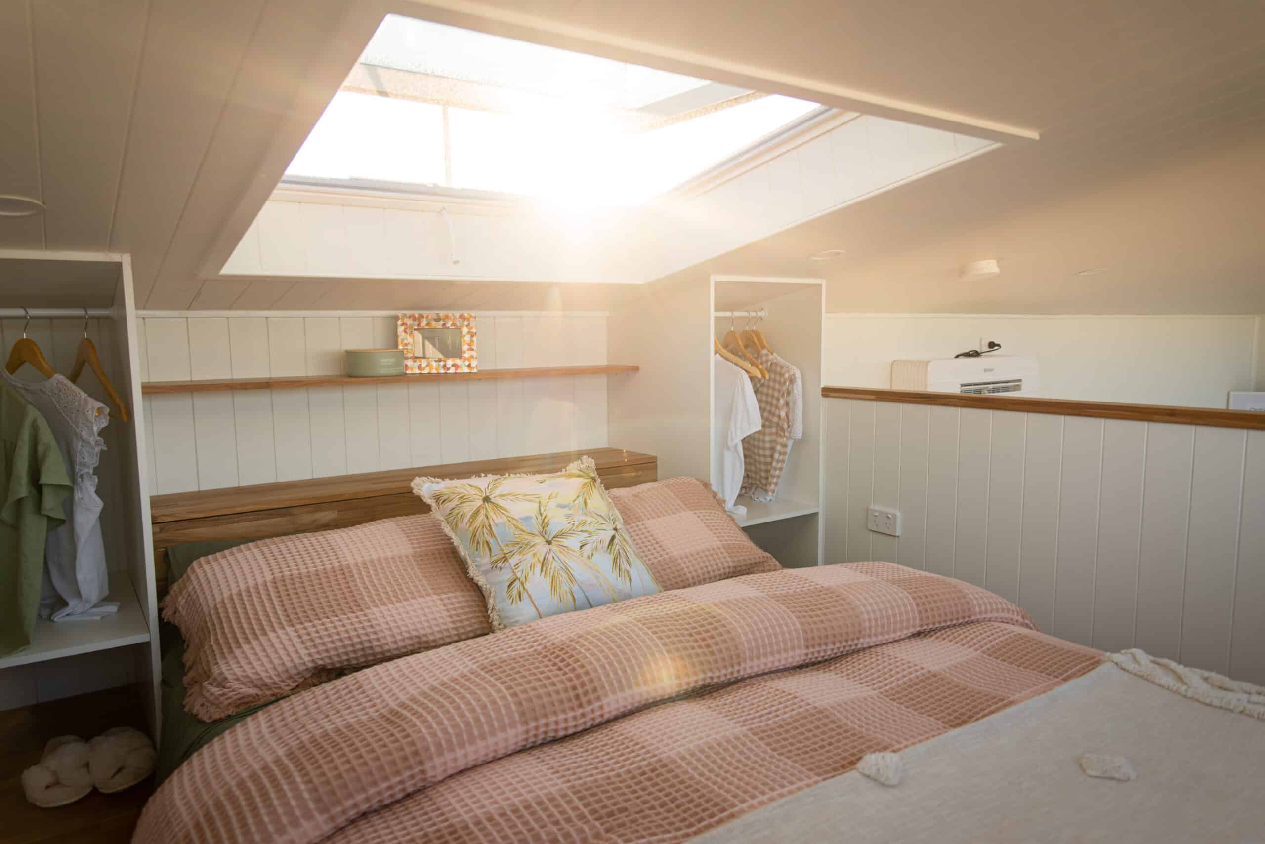 chambre petite maison mobile modèle Kookaburra par Unplgd chambre petite maison mobile modèle Kookaburra par Unplgd