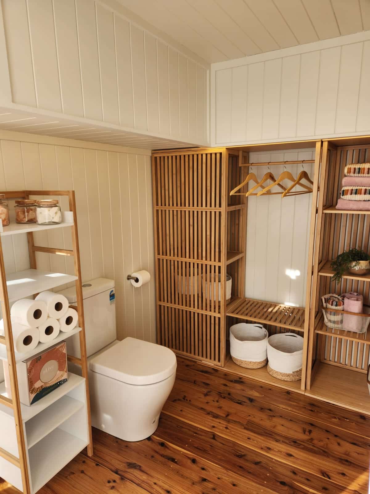 salle de bain petite maison mobile modèle Kookaburra par Unplgd salle de bain petite maison mobile modèle Kookaburra par Unplgd