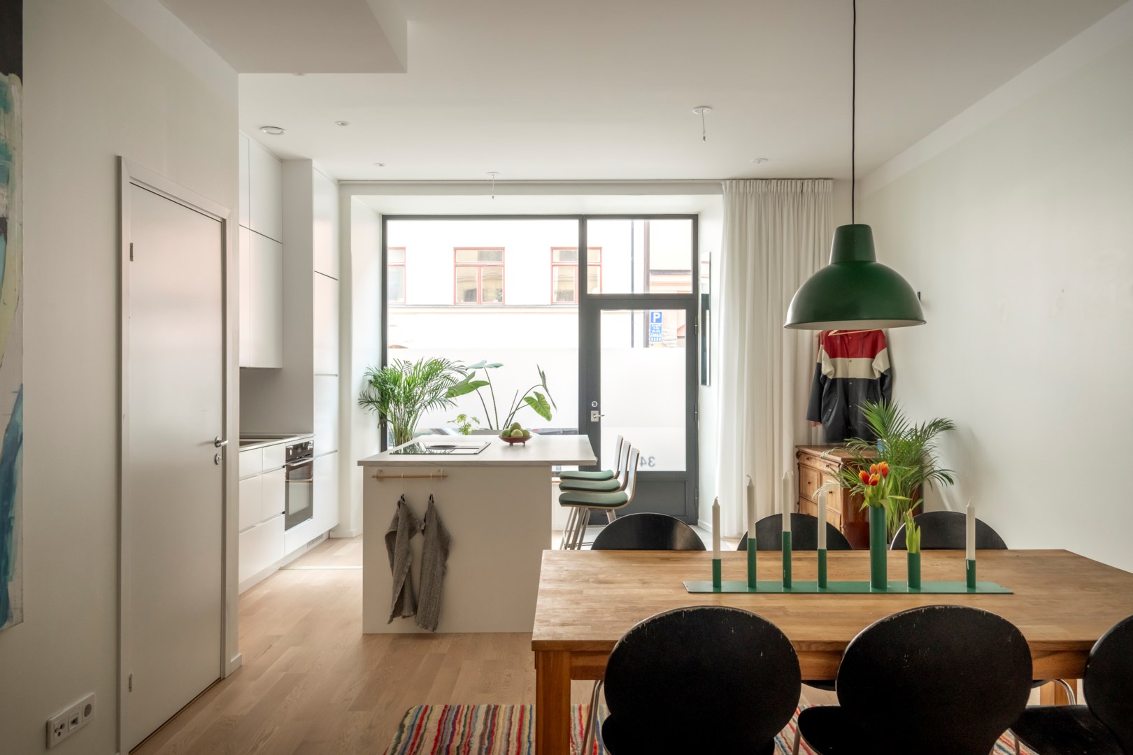 salle à manger et cuisine ouverte deux-pièces 57m2