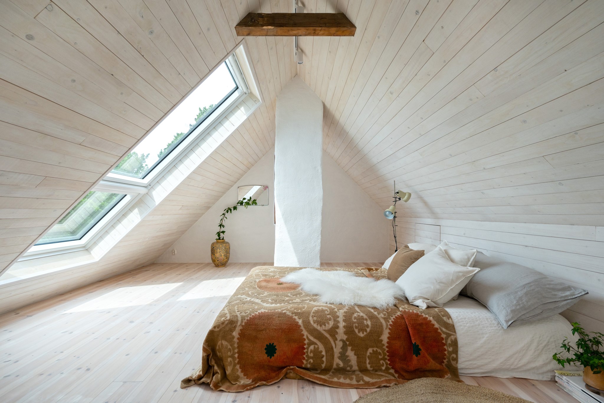 chambre minimaliste et rustique mansardée chambre minimaliste et rustique mansardée