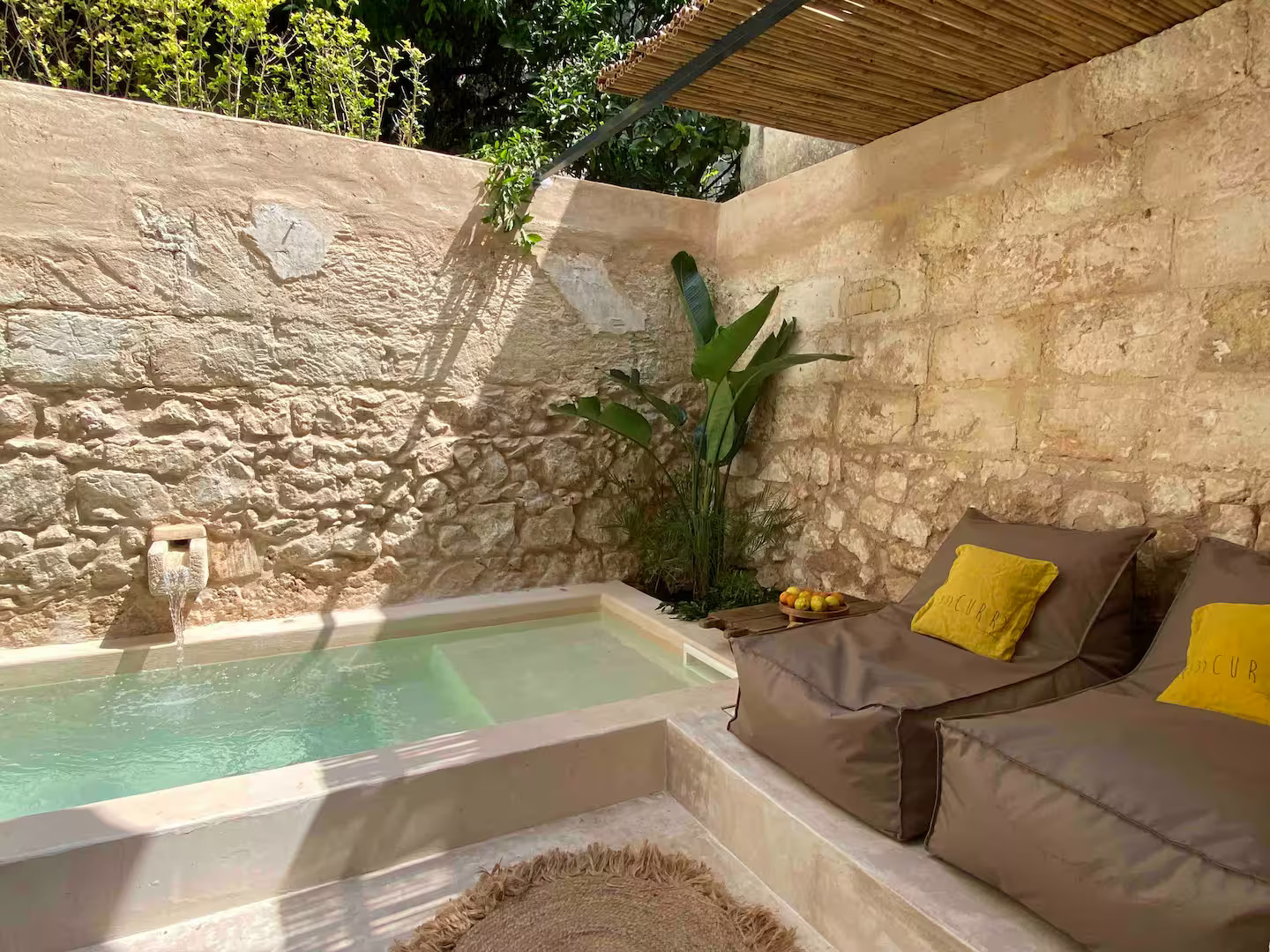 jardin avec petite piscine maçonnée Musa Aqua maison de ville dans les Pouilles