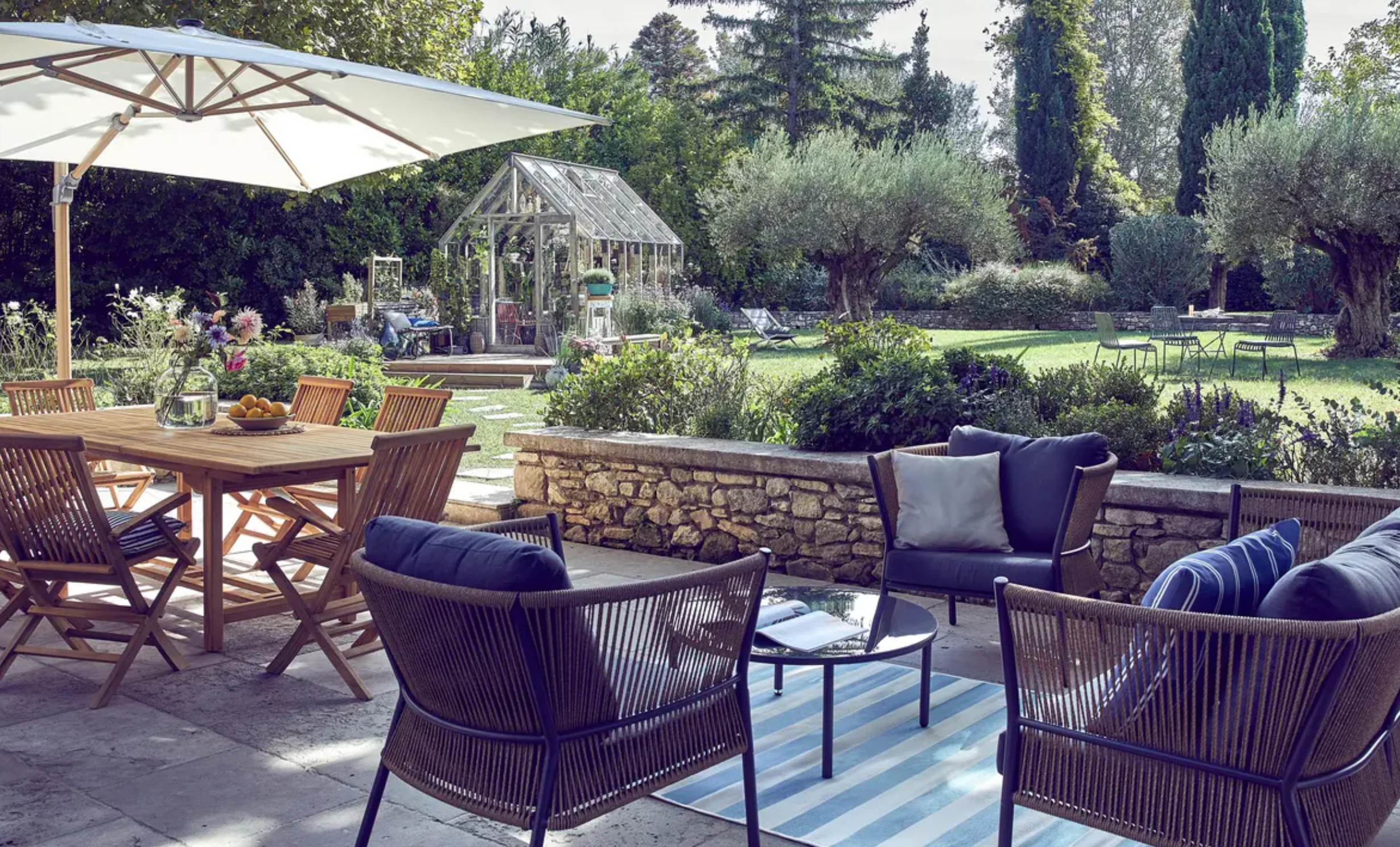 jardin avec terrasse et serre Leroy Merlin
