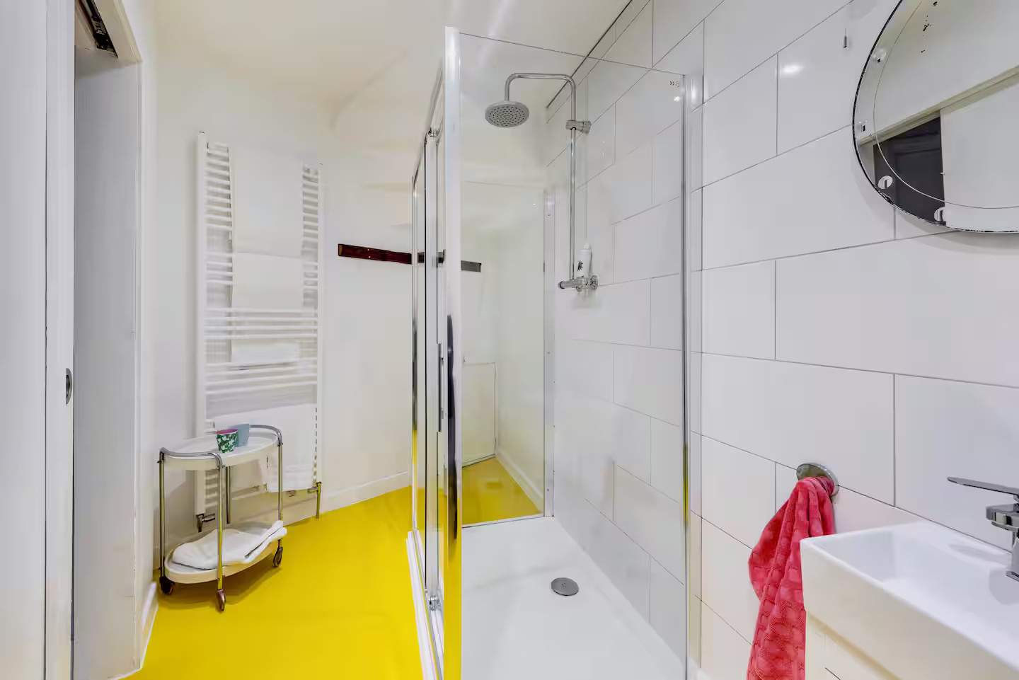 salle de bain blanche sol jaune salle de bain blanche sol jaune