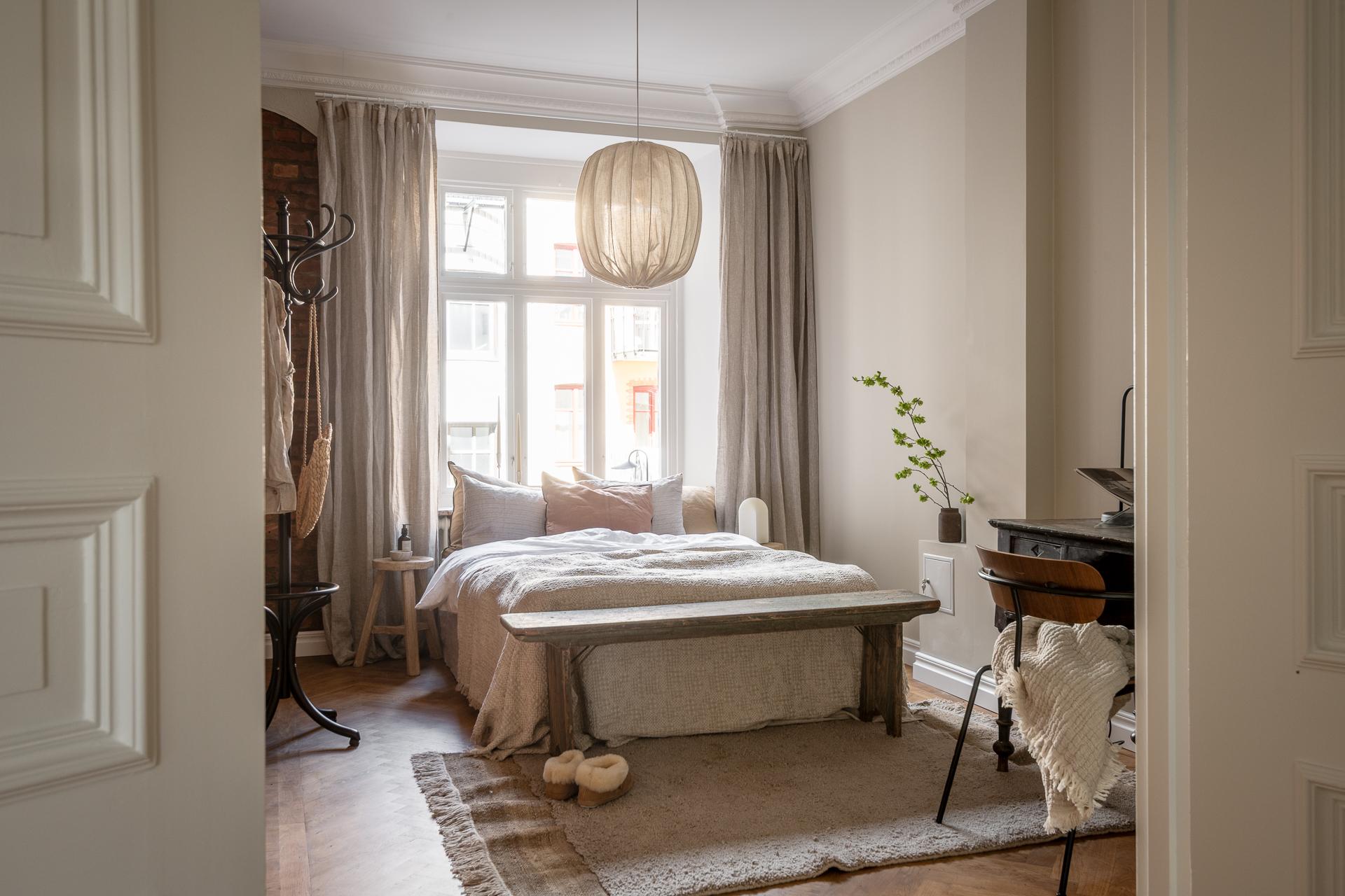 chambre murs beiges