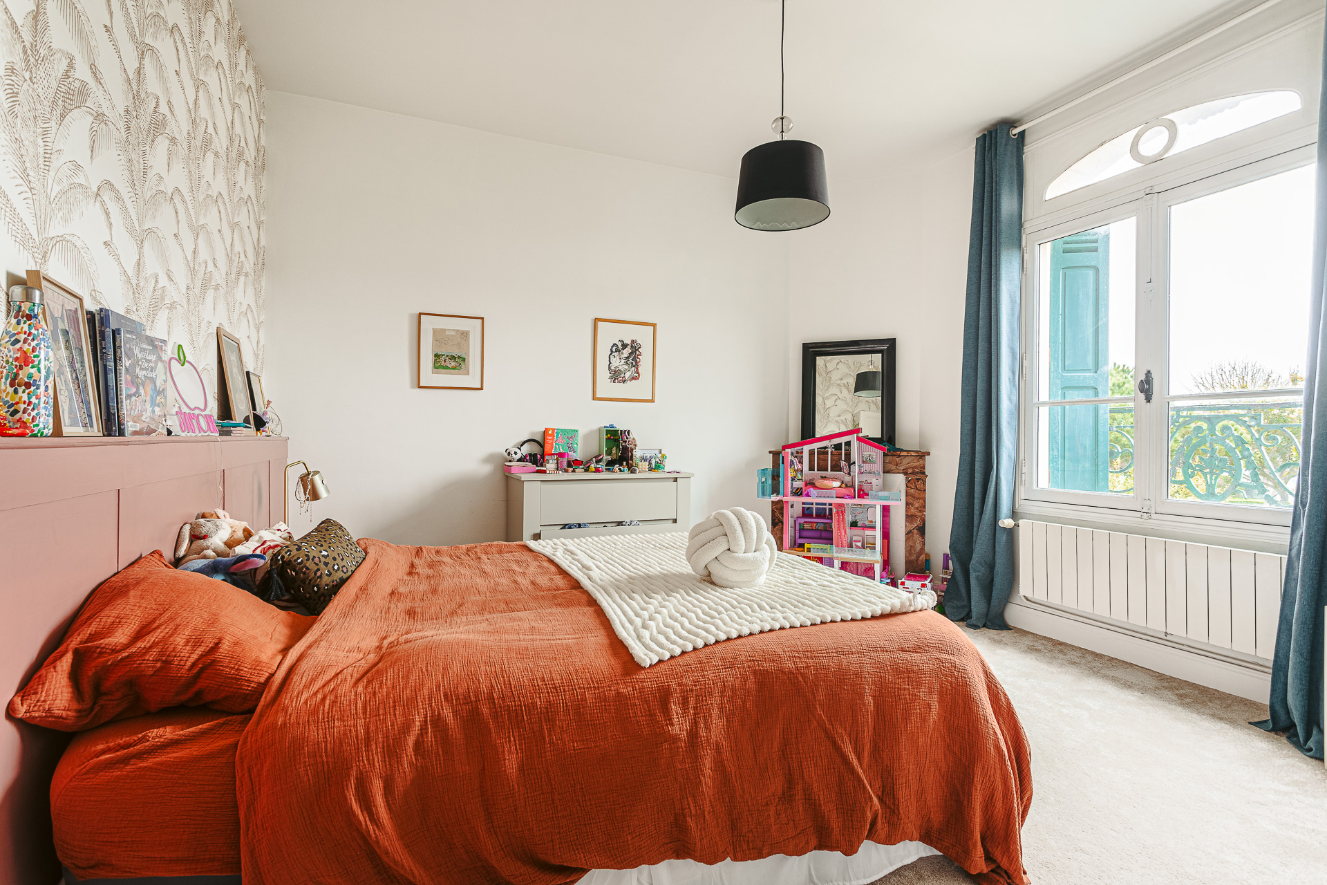 chambre orange photo: © Espaces Atypiques La Rochelle