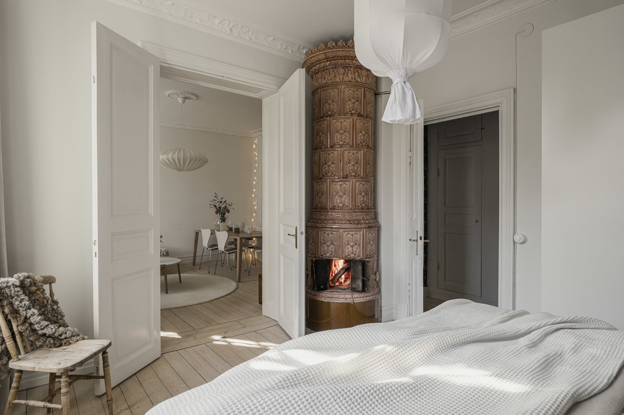 chambre minimaliste avec poêle faïence nordique chambre minimaliste avec poêle faïence nordique