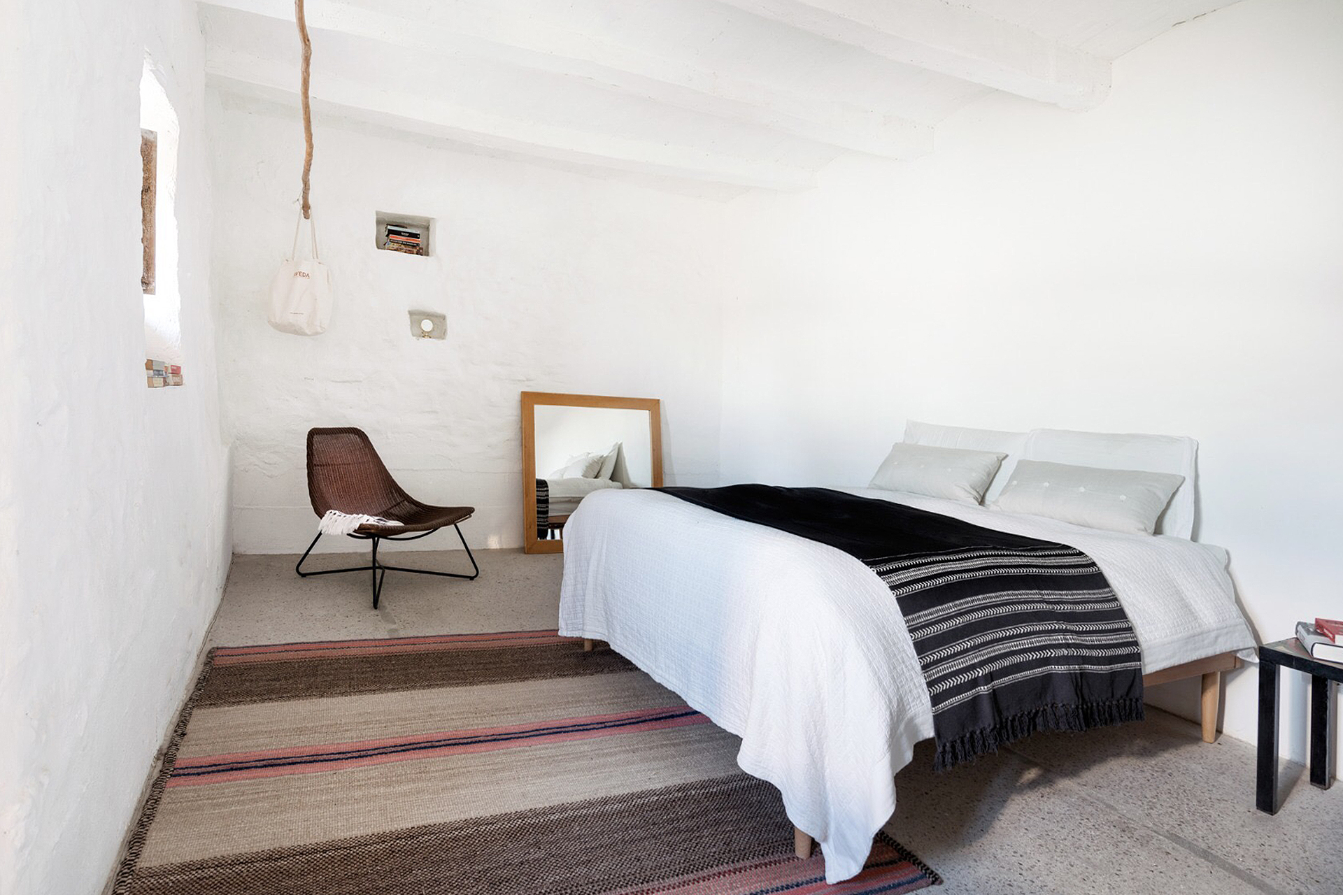 chambre minimaliste décoration rustique chic maison ancienne en pierres chambre minimaliste décoration rustique chic maison ancienne en pierres