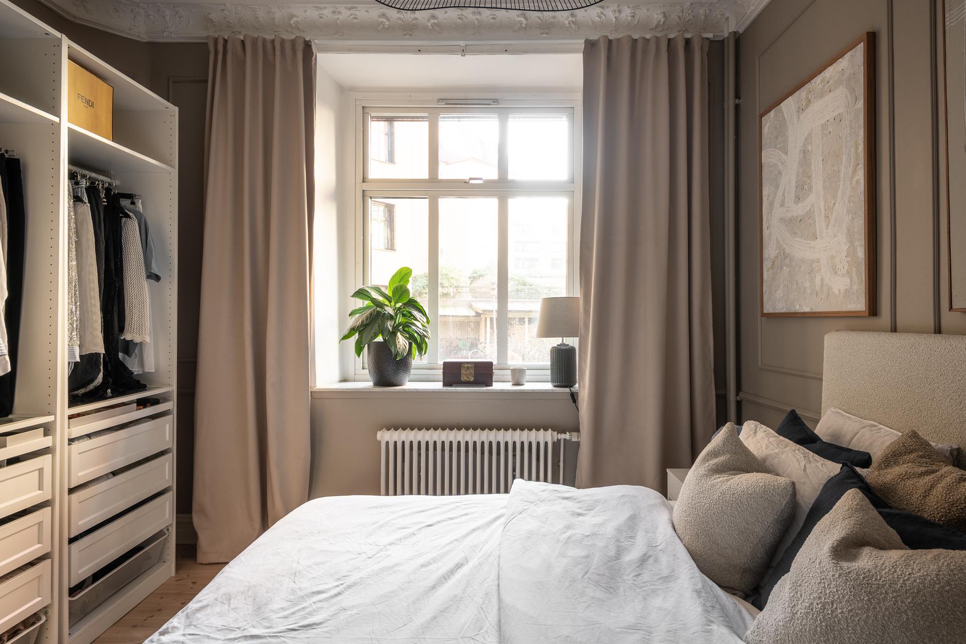 chambre avec dressing ouvert