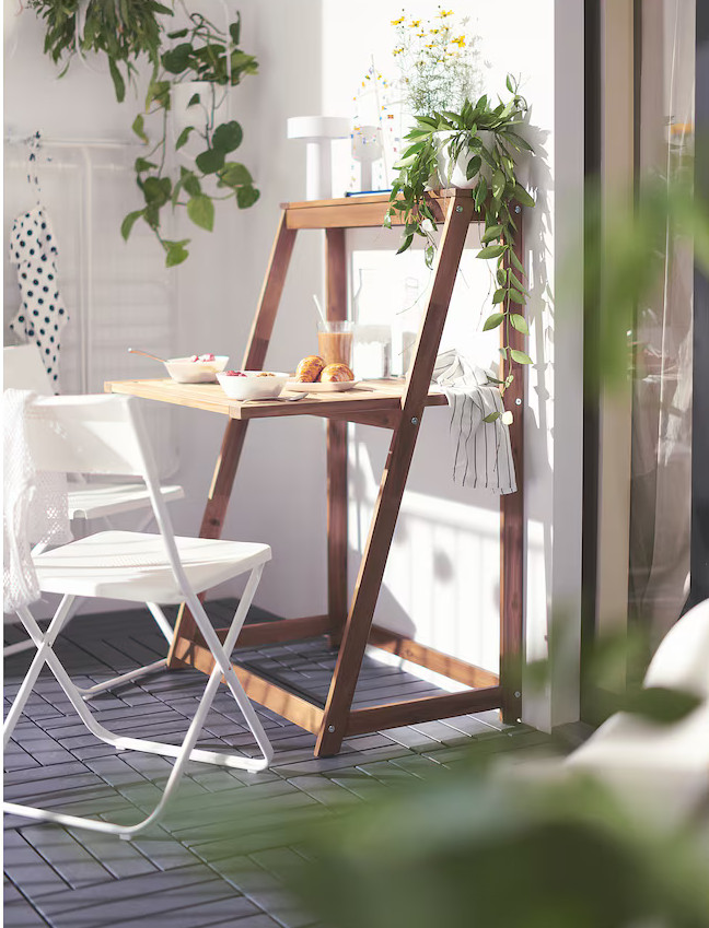 balcon aménagé avec table pliante IKEA DJUPÖN balcon aménagé avec table pliante IKEA DJUPÖN