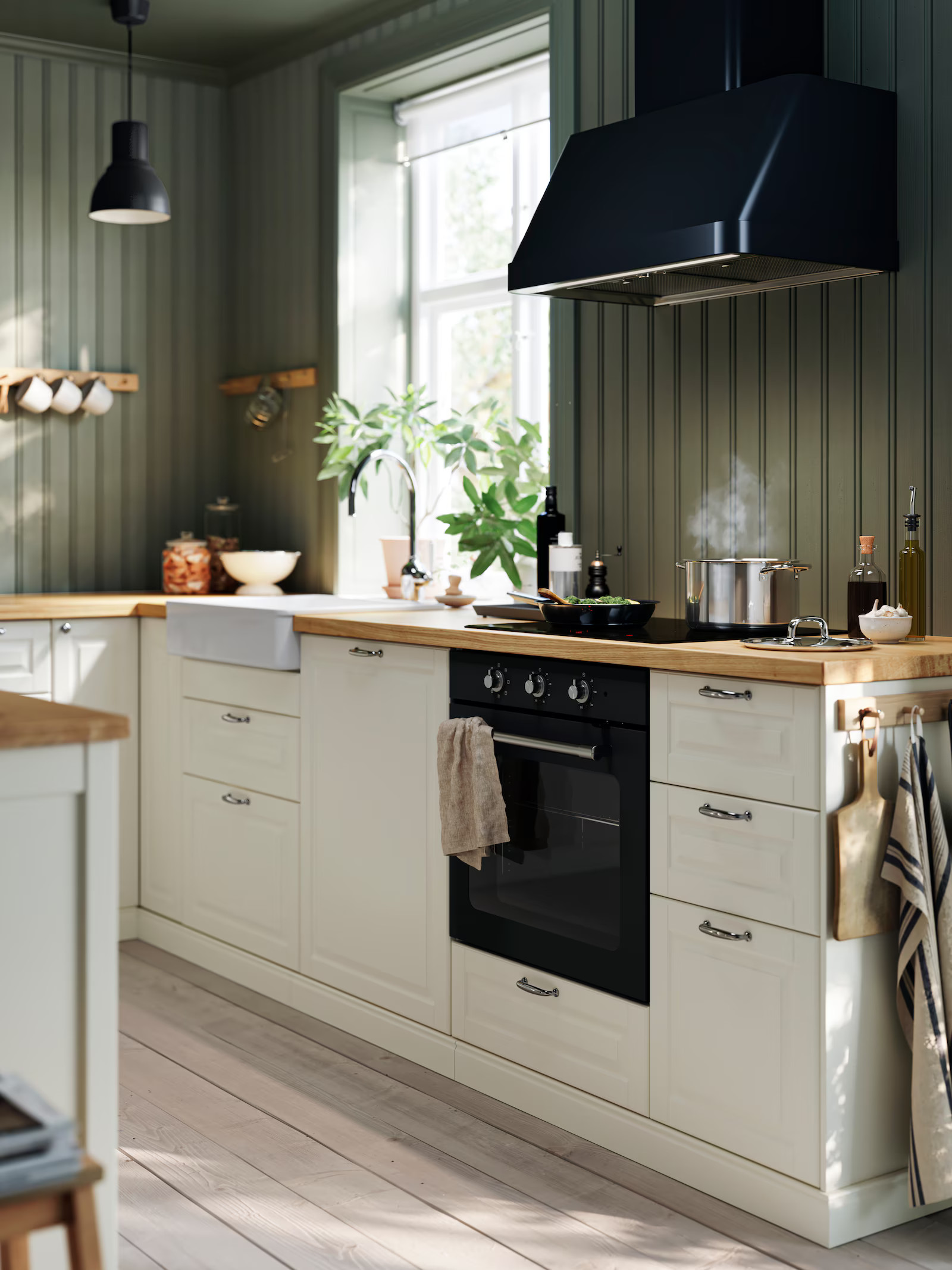 cuisine IKEA 2025 style rustique chic blanc cassé murs vert sauge