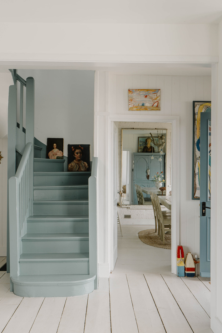 entrée avec escalier bleu décoration classique chic entrée avec escalier bleu décoration classique chic
