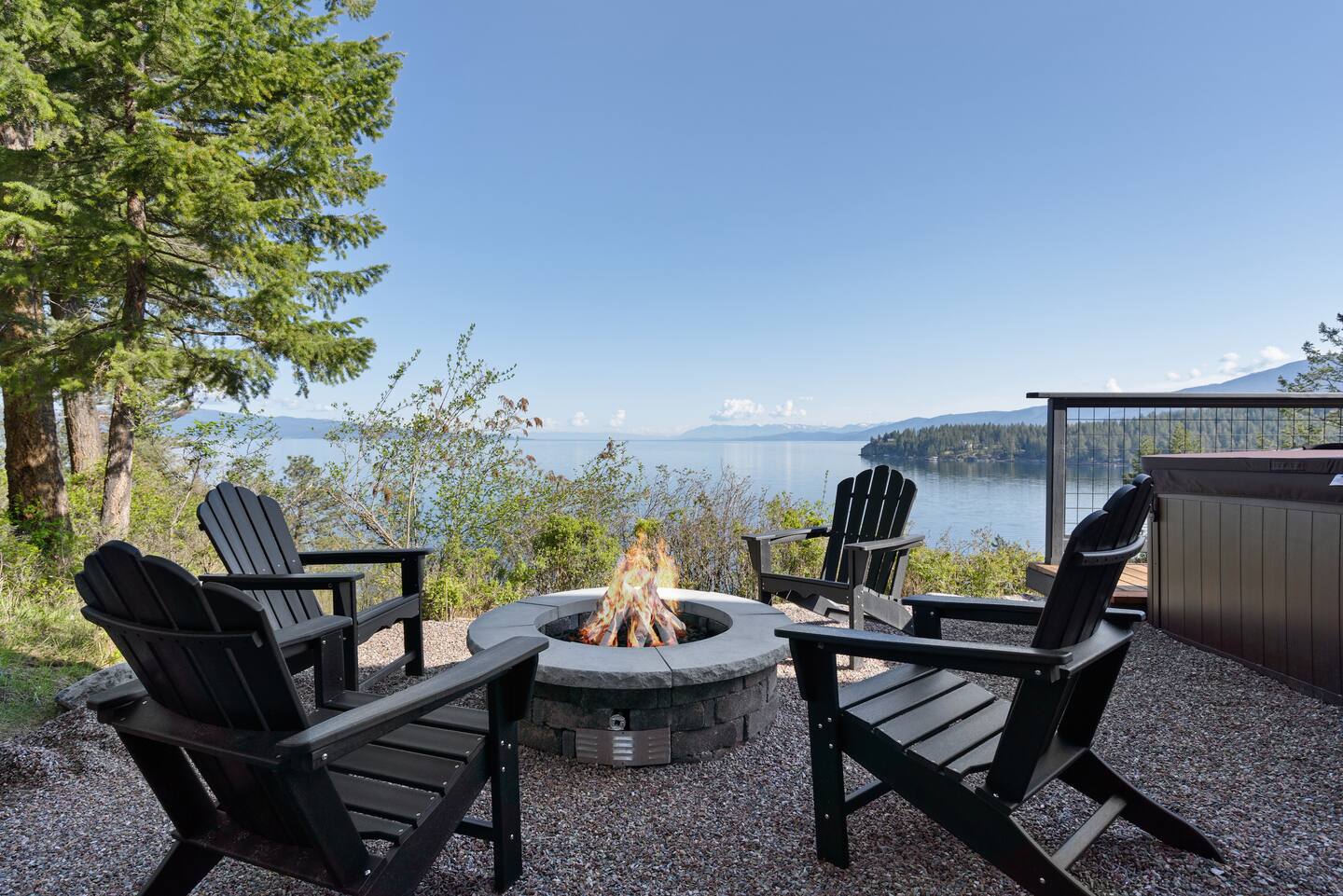 terrasse gravillons avec brasero et fauteuil adirondack terrasse gravillons avec brasero et fauteuil adirondack