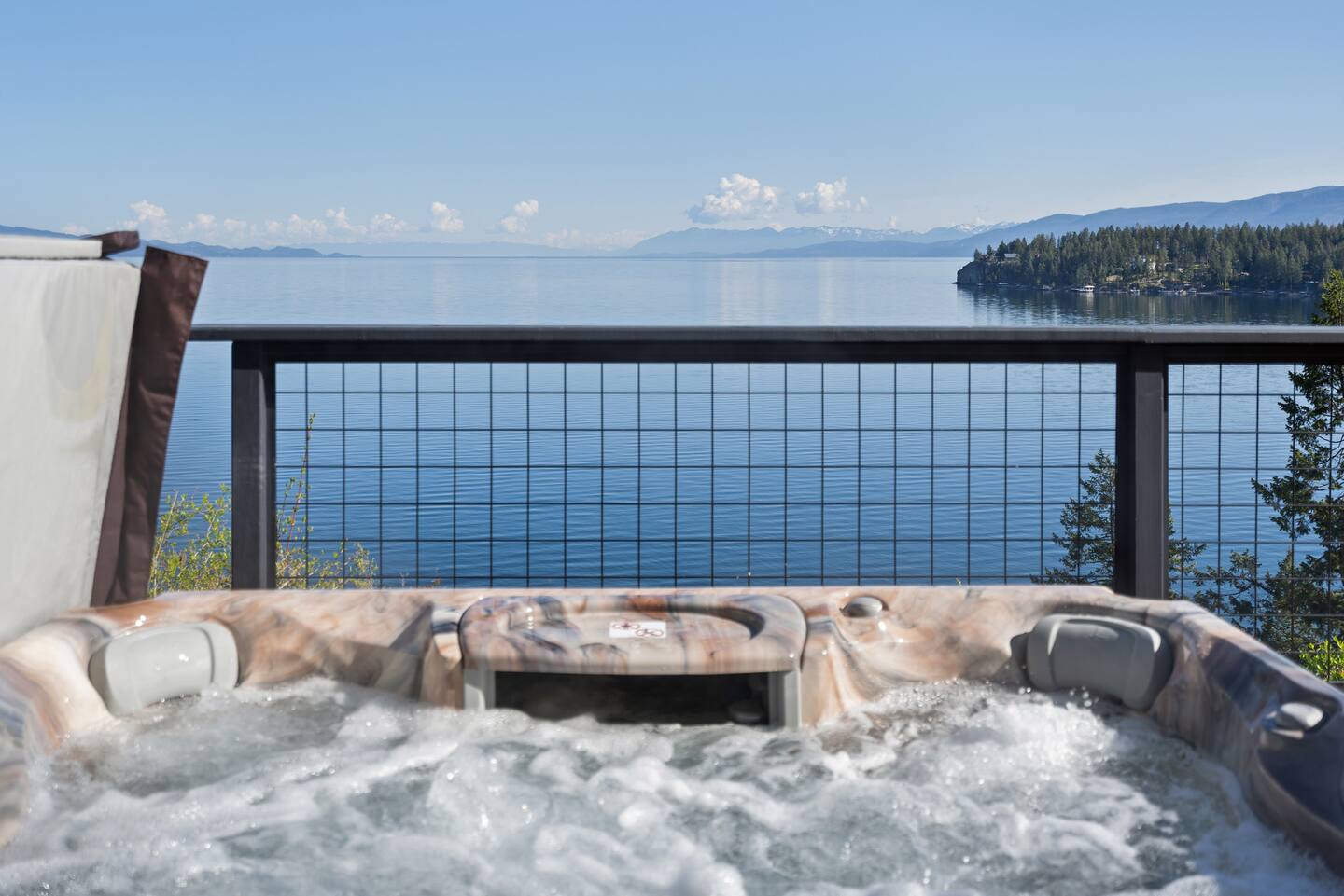 terrasse vue lac avec jacuzzi terrasse vue lac avec jacuzzi