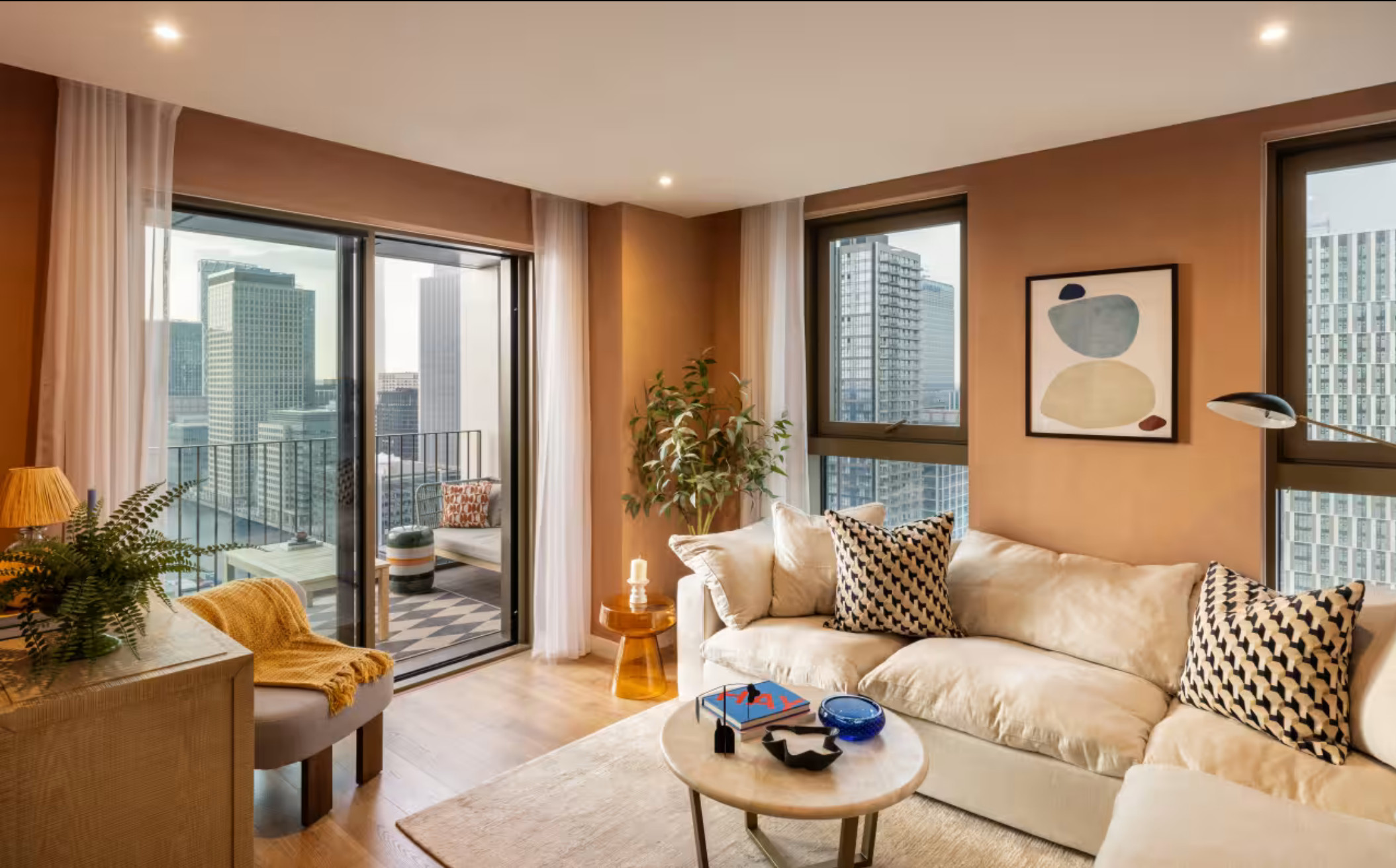 Un appartement londonien au 25e étage avec vue sur les quais