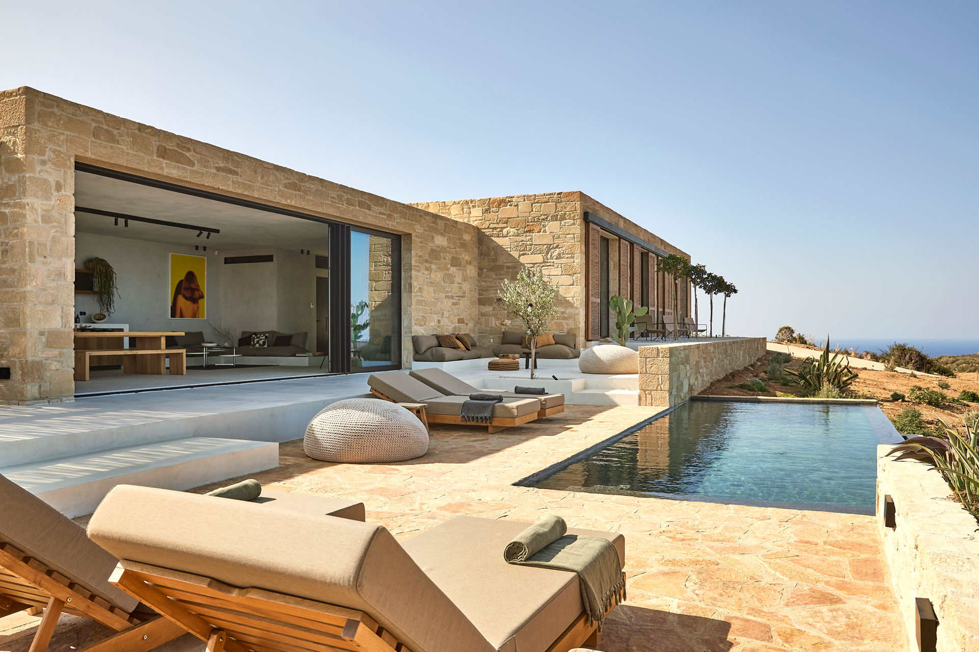 terrasse maison contemporaine en pierres Crète Metochi Lodge avec piscine terrasse maison contemporaine en pierres Crète Metochi Lodge avec piscine