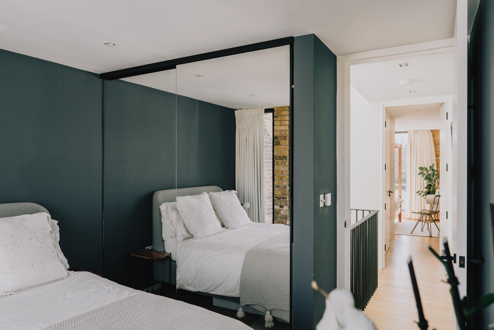 chambre bleue avec placard miroir chambre bleue avec placard miroir
