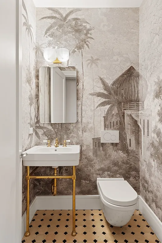 toilettes avec papier-peint panoramique noir et blanc