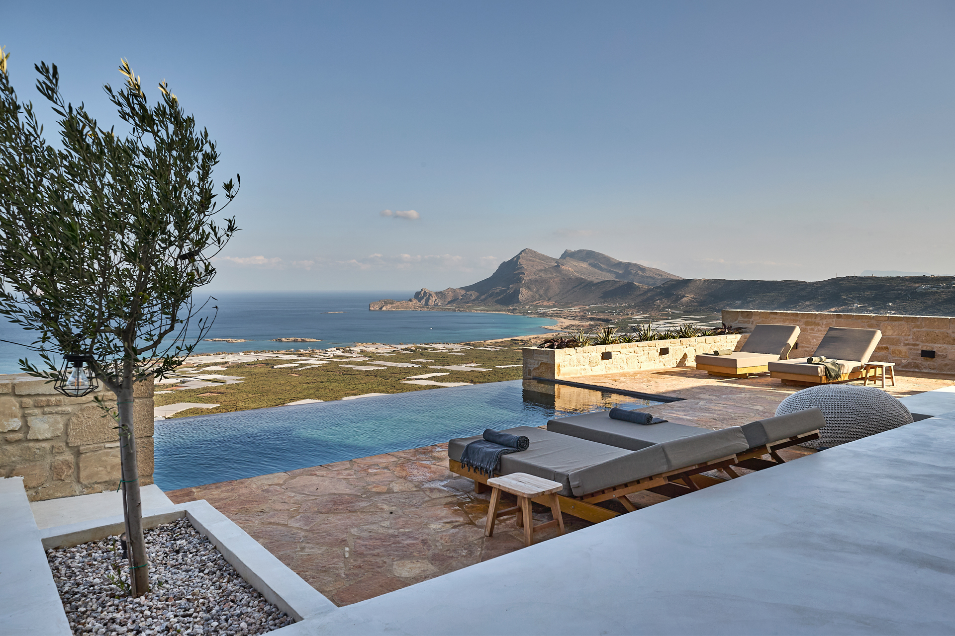 piscine maison contemporaine en pierres Crète Metochi Lodge avec piscine piscine maison contemporaine en pierres Crète Metochi Lodge avec piscine