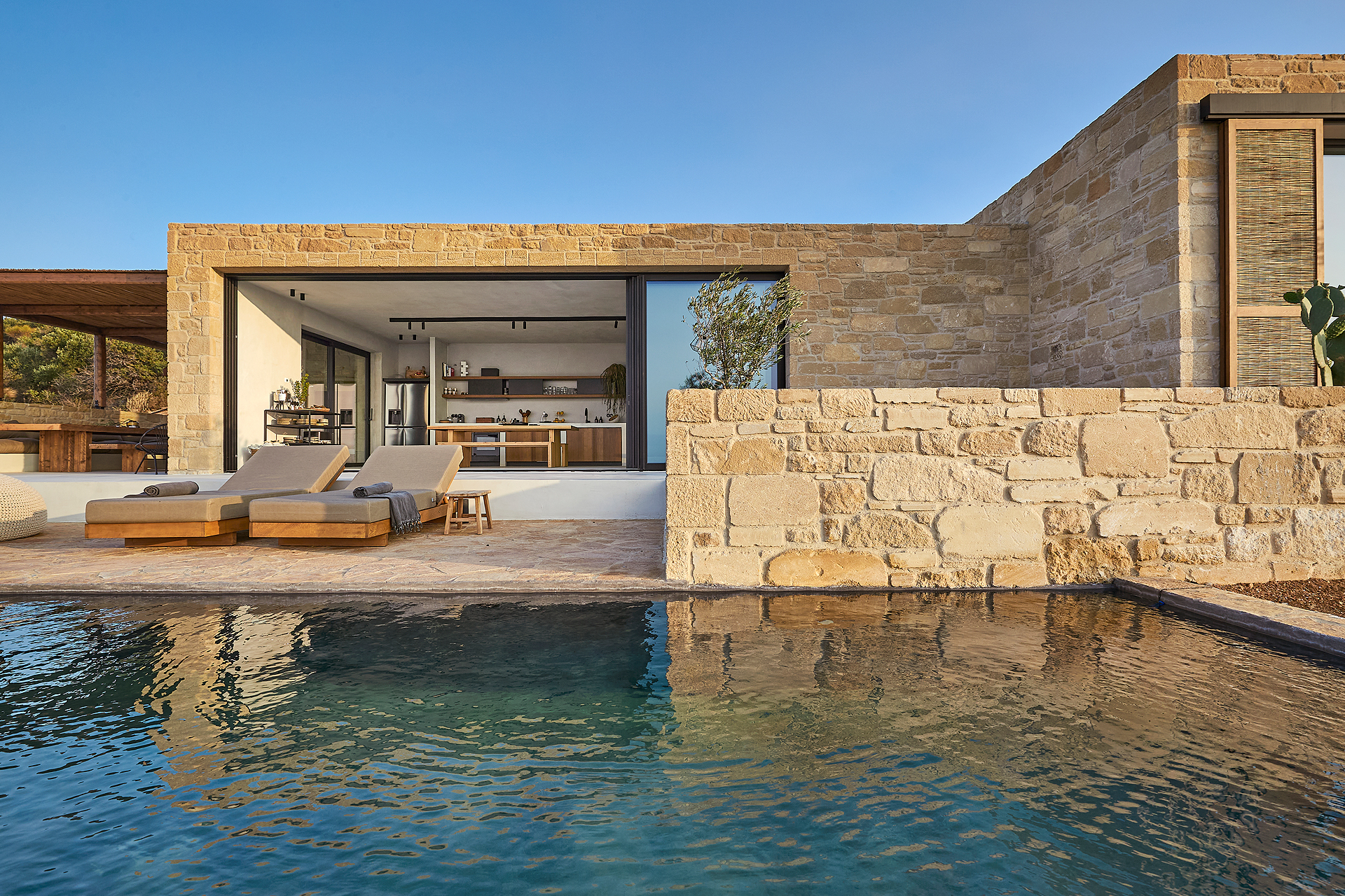 maison contemporaine en pierres Crète Metochi Lodge avec piscine maison contemporaine en pierres Crète Metochi Lodge avec piscine