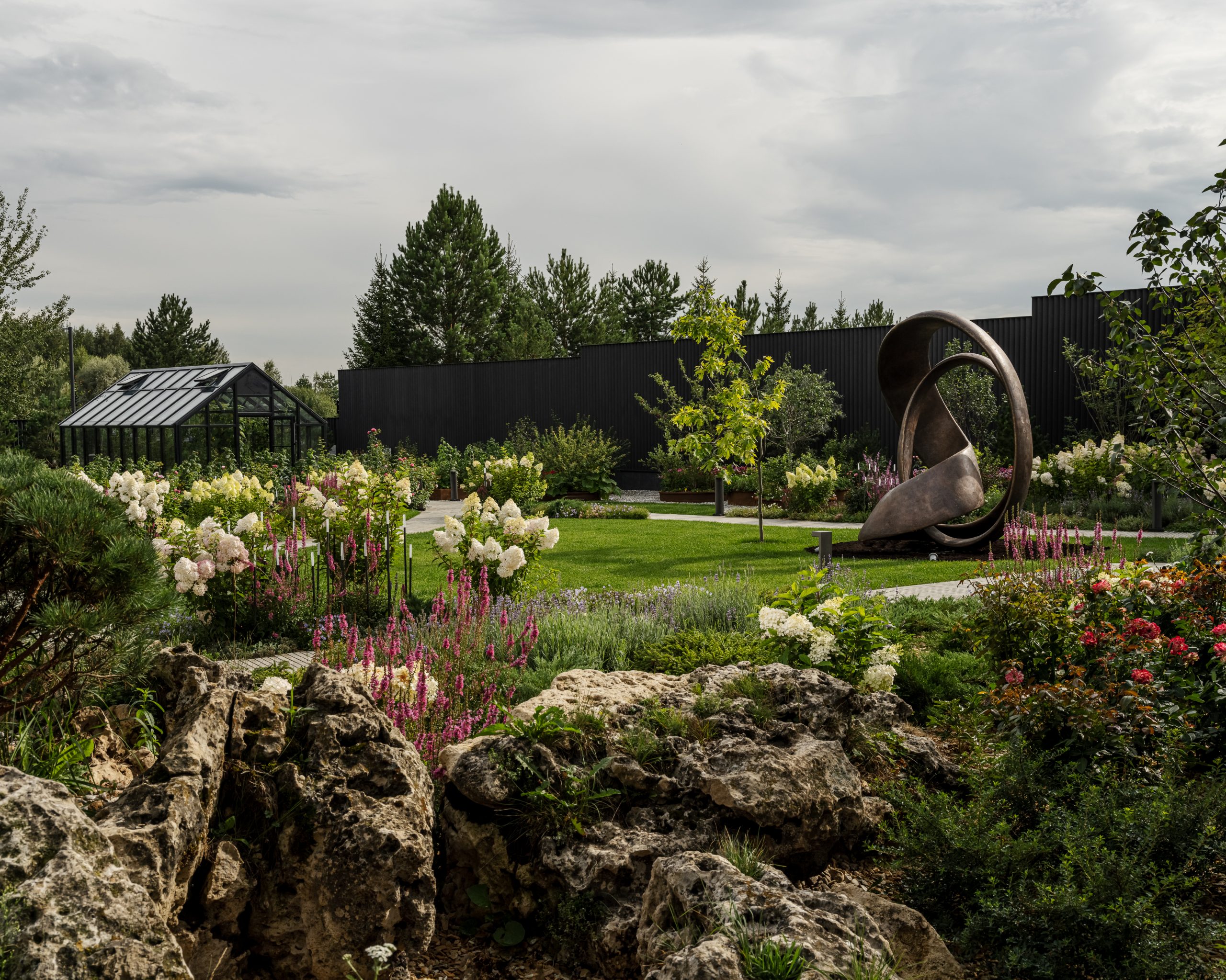jardin immense maison familiale