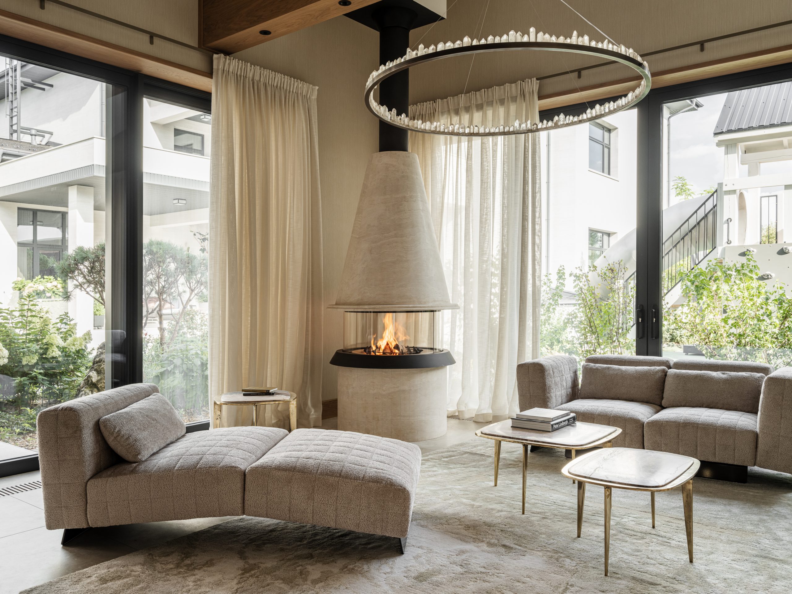 salon avec cheminée moderne