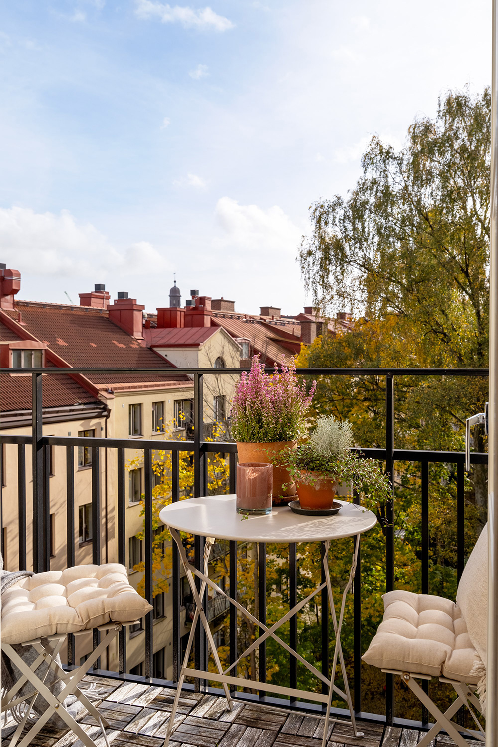 balcon sur cour avec arbres balcon sur cour avec arbres