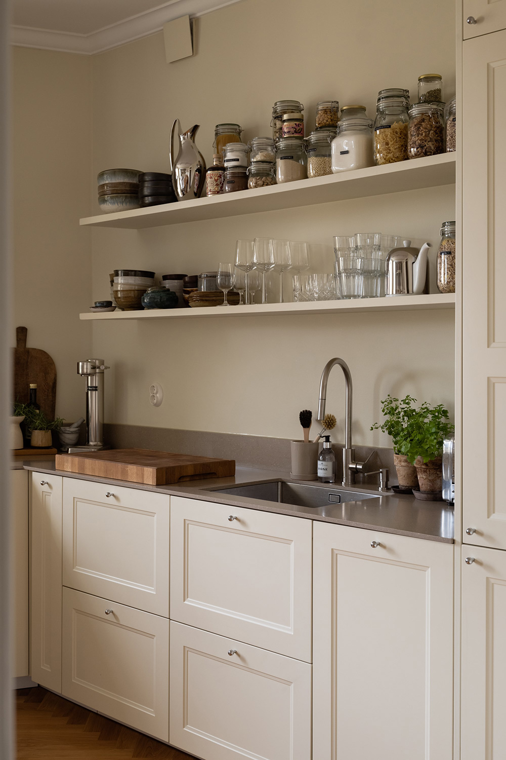 cuisine ouverte shaker ivoire décoration scandinave appartement 62m2 cuisine ouverte shaker ivoire décoration scandinave appartement 62m2