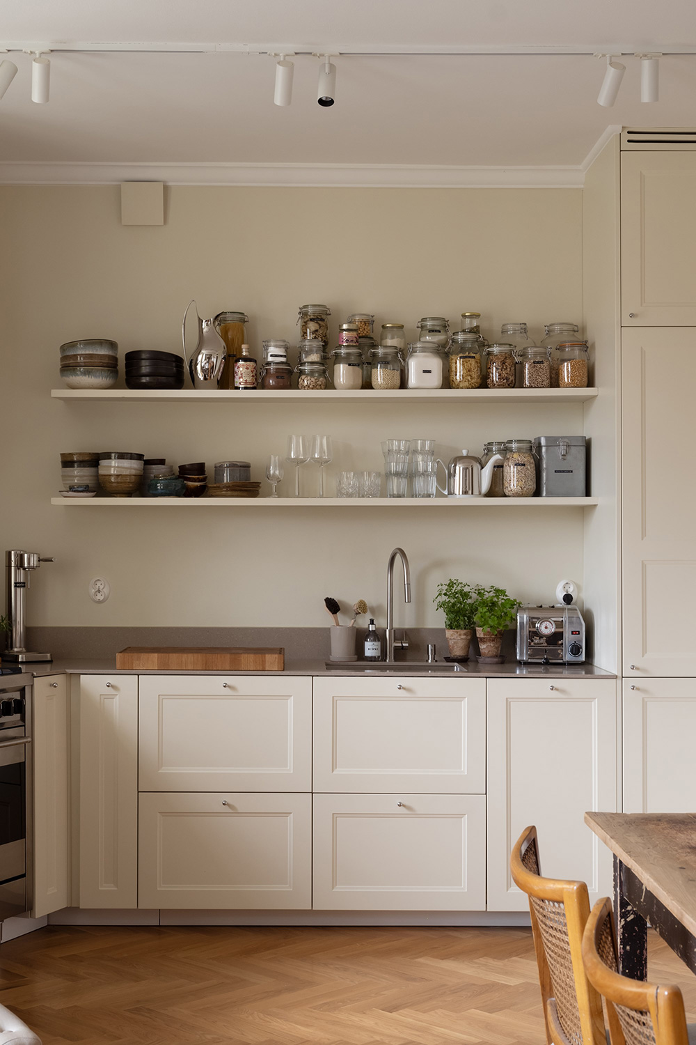 cuisine ouverte shaker ivoire décoration scandinave appartement 62m2 cuisine ouverte shaker ivoire décoration scandinave appartement 62m2