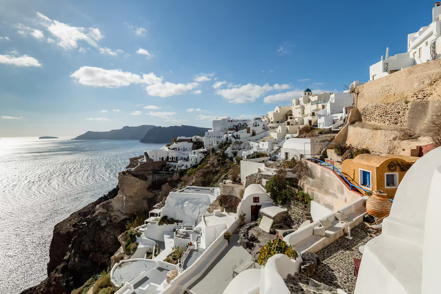 terrasse vue mer maison troglodyte à Santorin