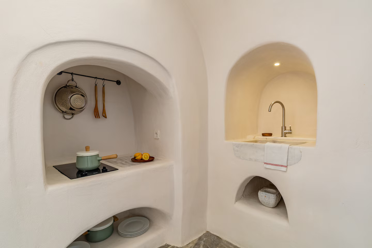cuisine maison troglodyte à Santorin décoration rustique