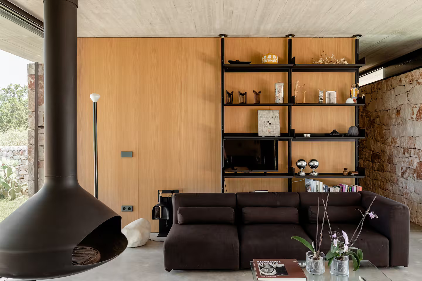 salon décoration design avec cheminée Focus maison contemporaine