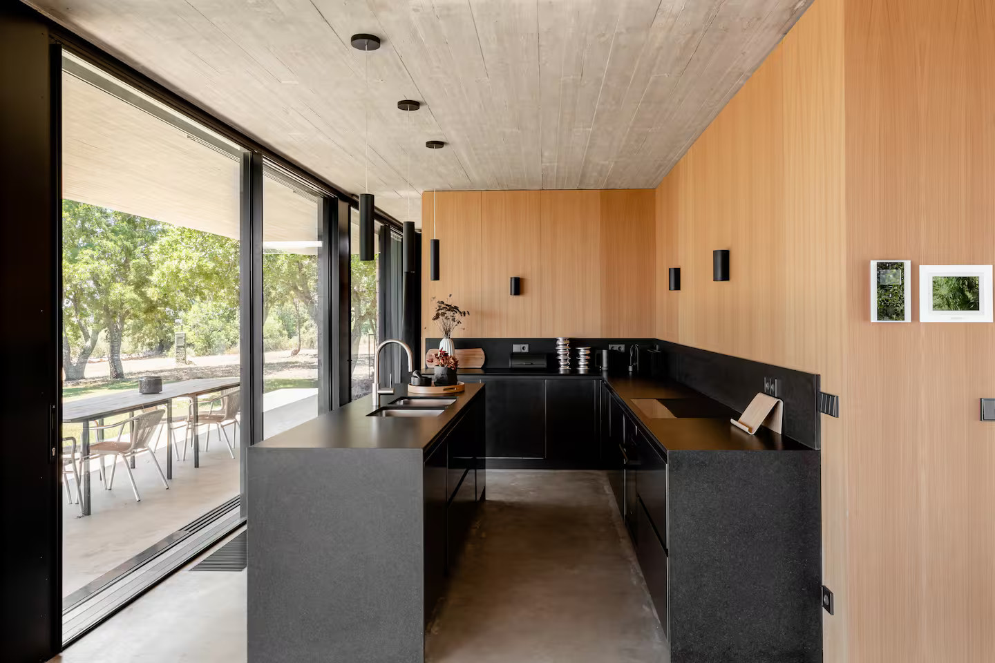 cuisine noire maison contemporaine