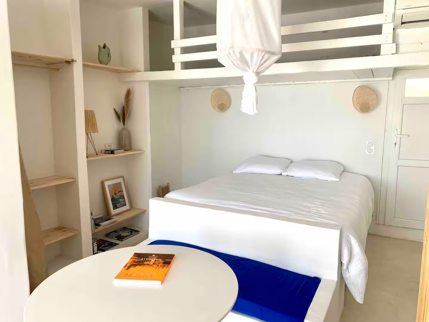 chambre cabanon design sur une plage à Marseille chambre cabanon design sur une plage à Marseille