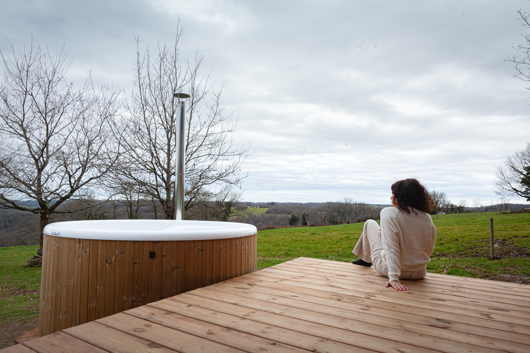 terrasse avec spa tiny house française Plume