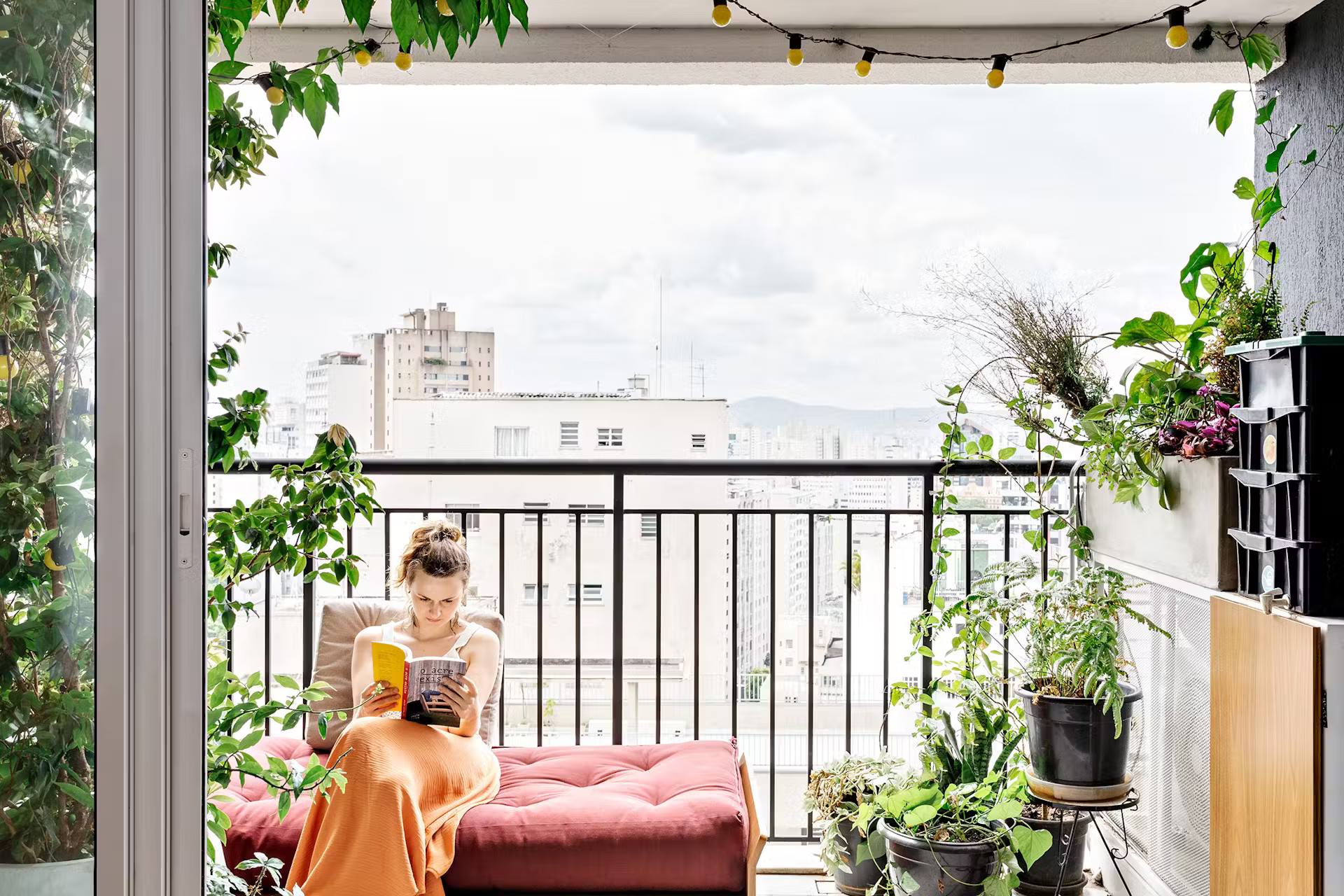 balcon avec plantes vertes balcon avec plantes vertes