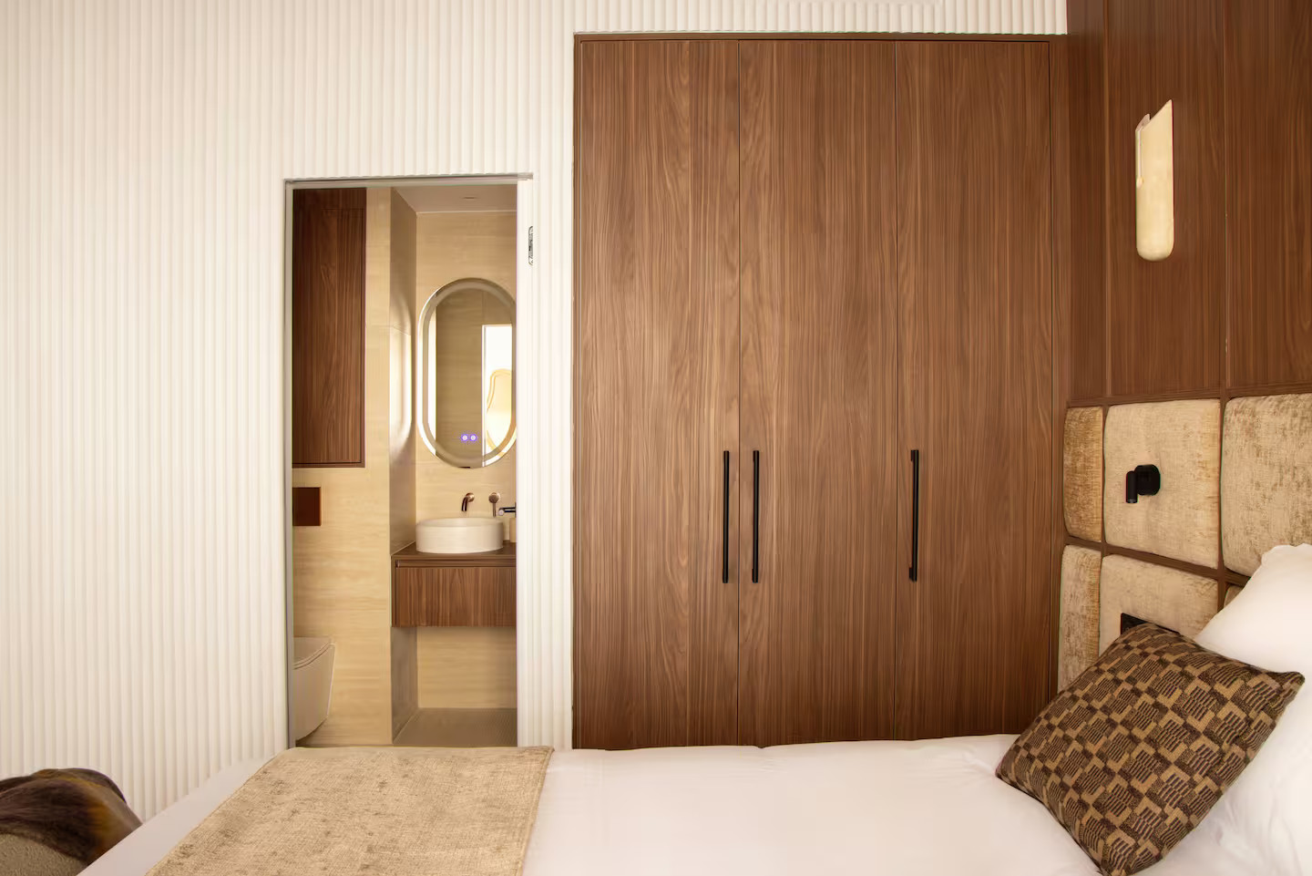 salle de bain et espace chambre décoration contemporaine studio Paris 32m2