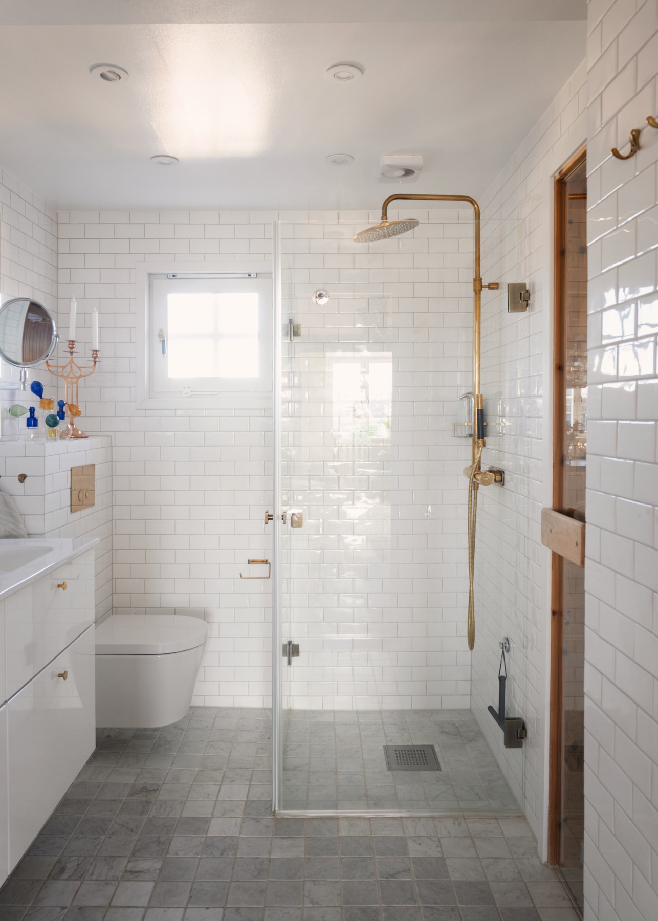 salle de bain carrelage blanc et accessoires laiton salle de bain carrelage blanc et accessoires laiton