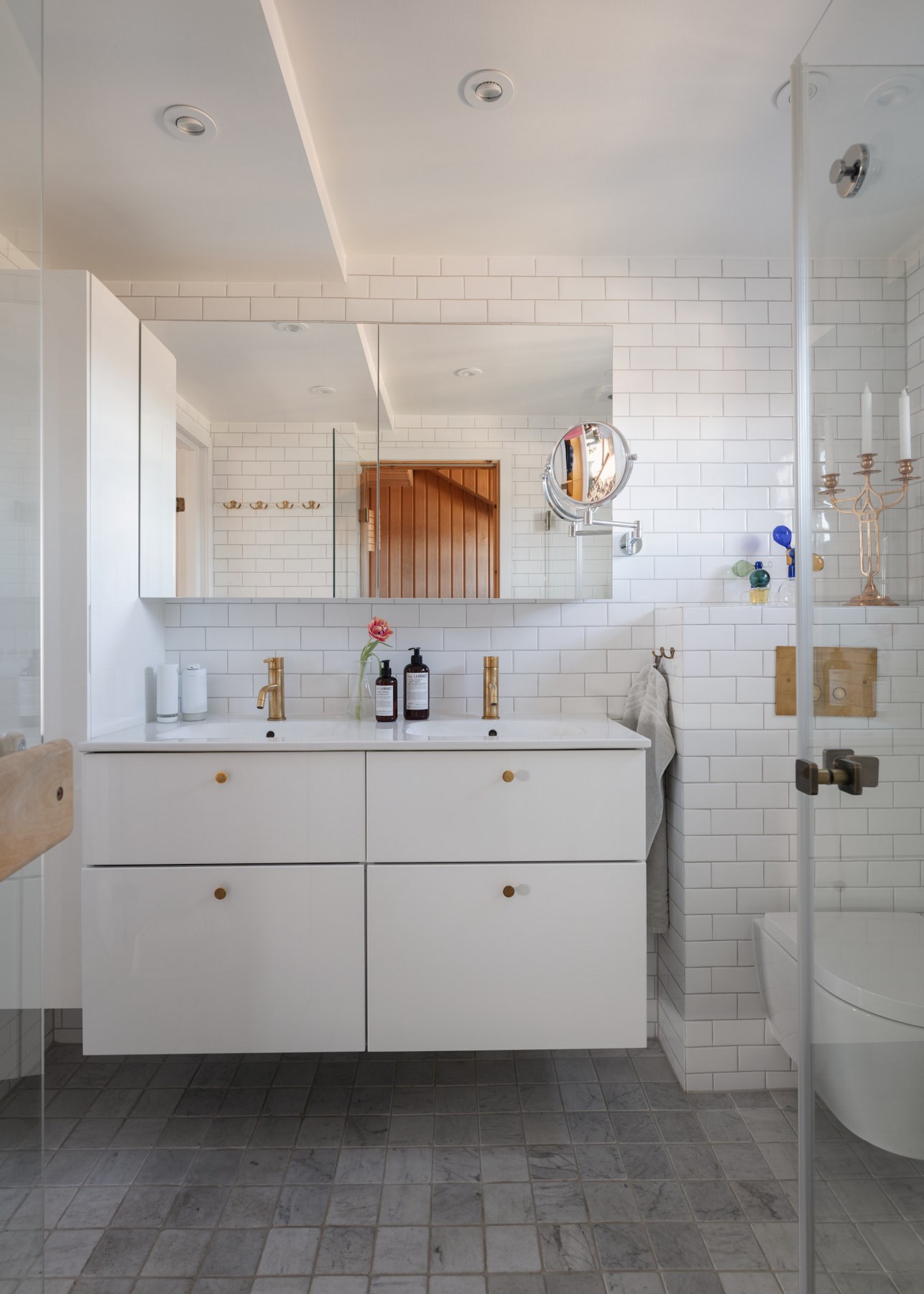 salle de bain carrelage blanc et accessoires laiton salle de bain carrelage blanc et accessoires laiton