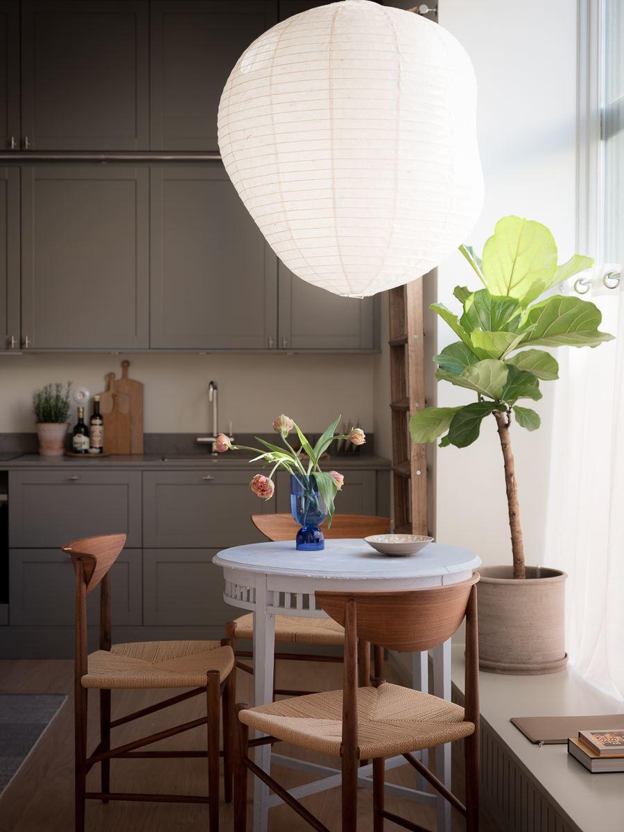 cuisine ouverte grise décoration scandinave deux-pièces de 43m2 cuisine ouverte grise décoration scandinave deux-pièces de 43m2