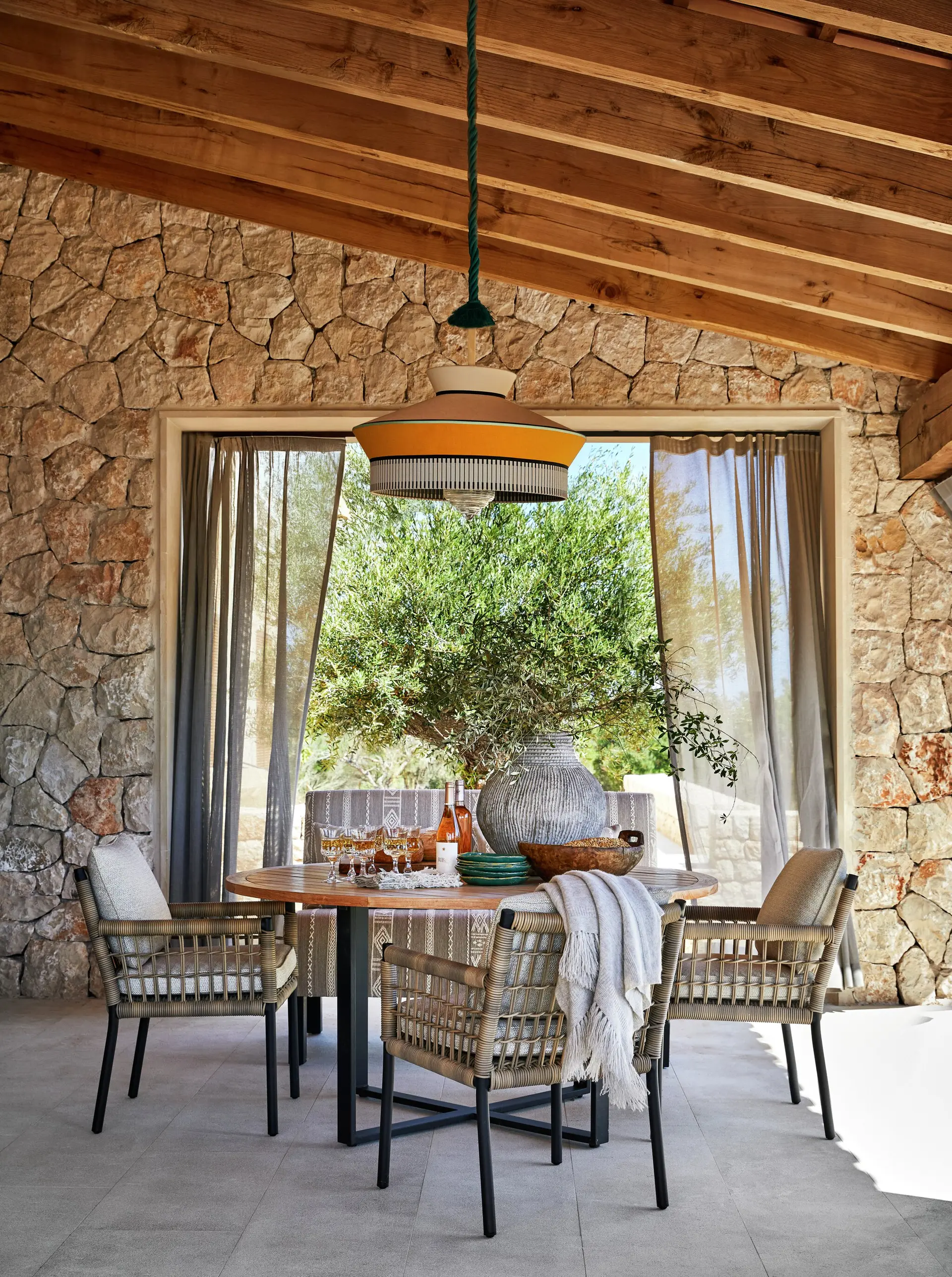 salle à manger extérieure abritée sur terrasse salle à manger extérieure abritée sur terrasse