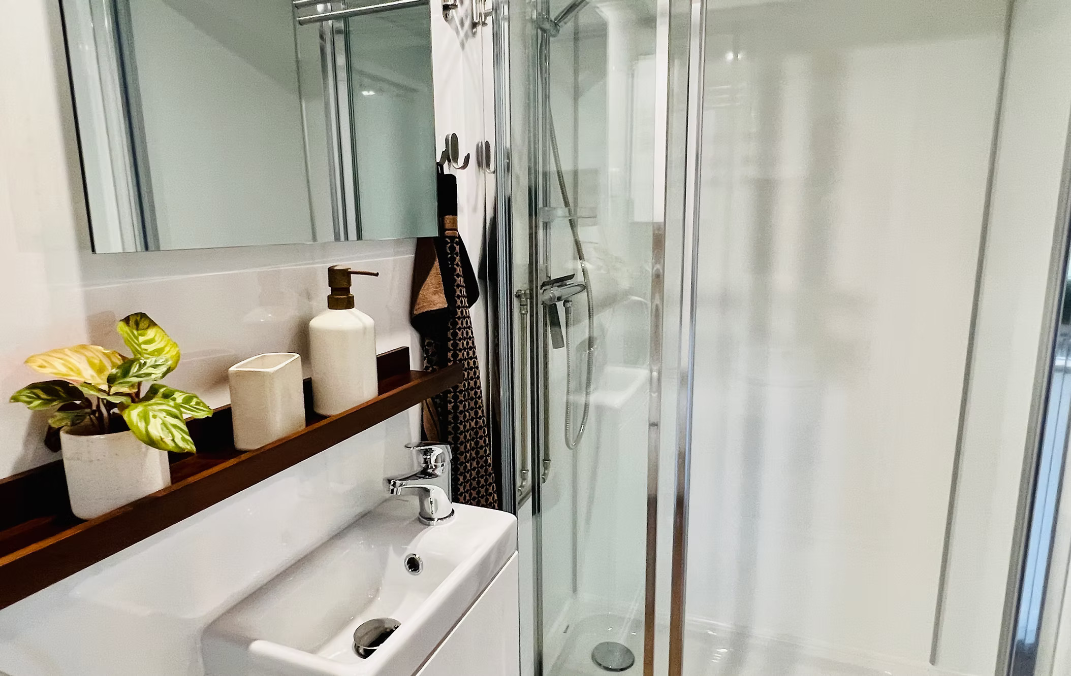 salle de bain mini maison mobile Sofia par Vagabond Haven