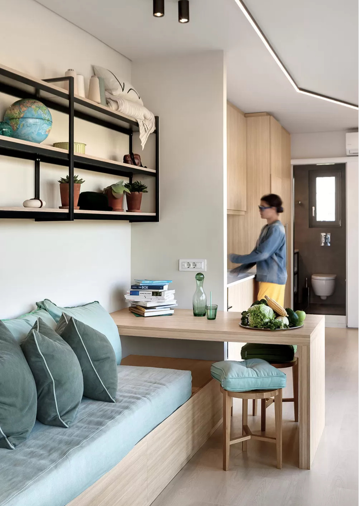 salon et cuisine petite maison container de 30m2 avec un toit végétalisé salon et cuisine petite maison container de 30m2 avec un toit végétalisé