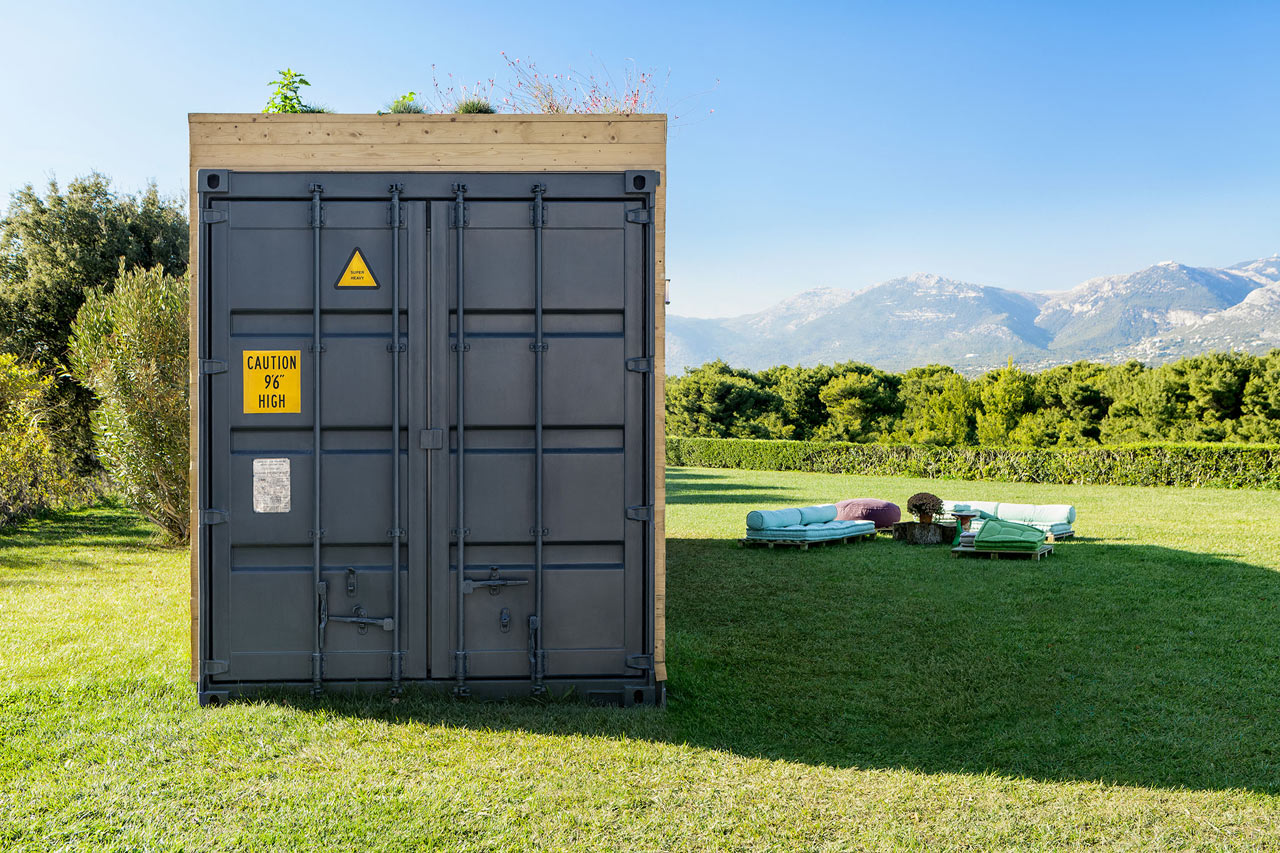 petite maison container de 30m2 avec un toit végétalisé petite maison container de 30m2 avec un toit végétalisé