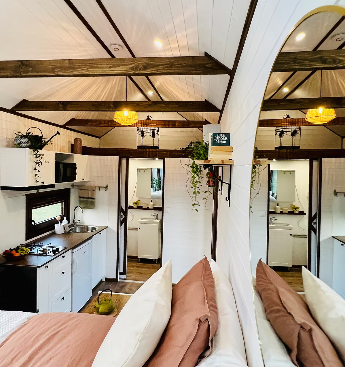 intérieur mini maison mobile Sofia par Vagabond Haven