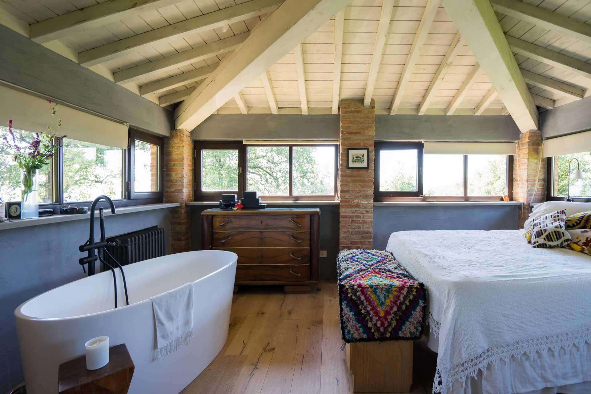 chambre avec poutres et salle de bain Il Fienile chambre avec poutres et salle de bain Il Fienile
