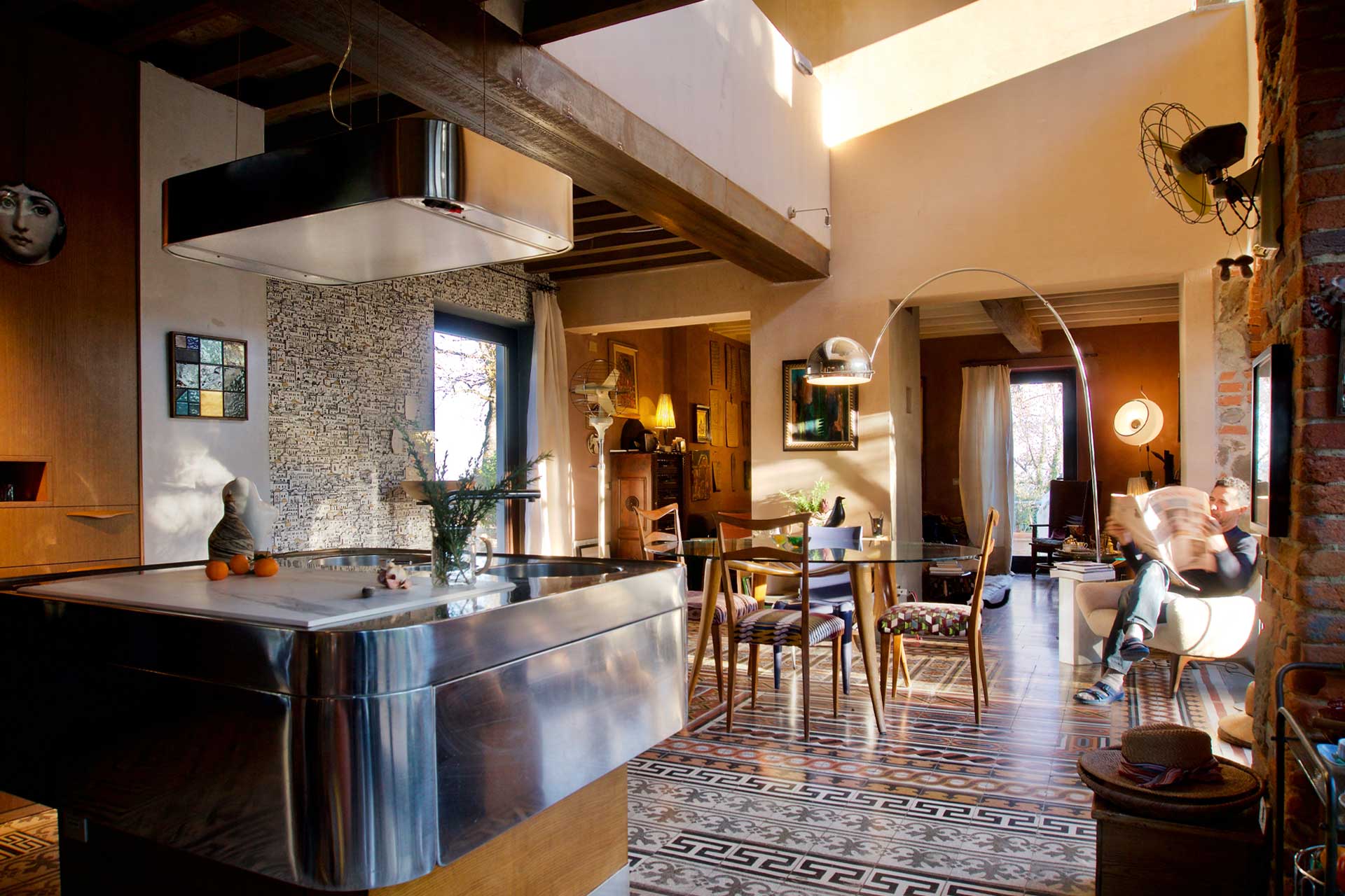 salle à manger et cuisine ouverte carrelage ancien maison de vacances vintage Il Fienile salle à manger et cuisine ouverte carrelage ancien maison de vacances vintage Il Fienile