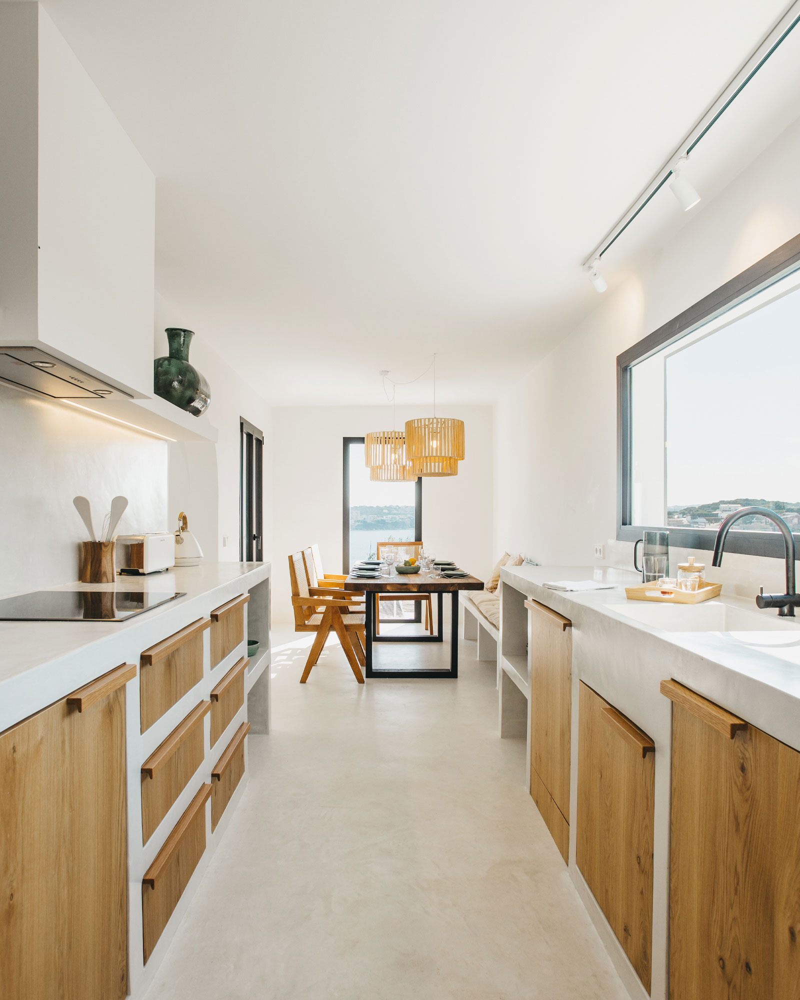 cuisine bois et salle à manger décoration naturelle maison Minorque cuisine bois et salle à manger décoration naturelle maison Minorque